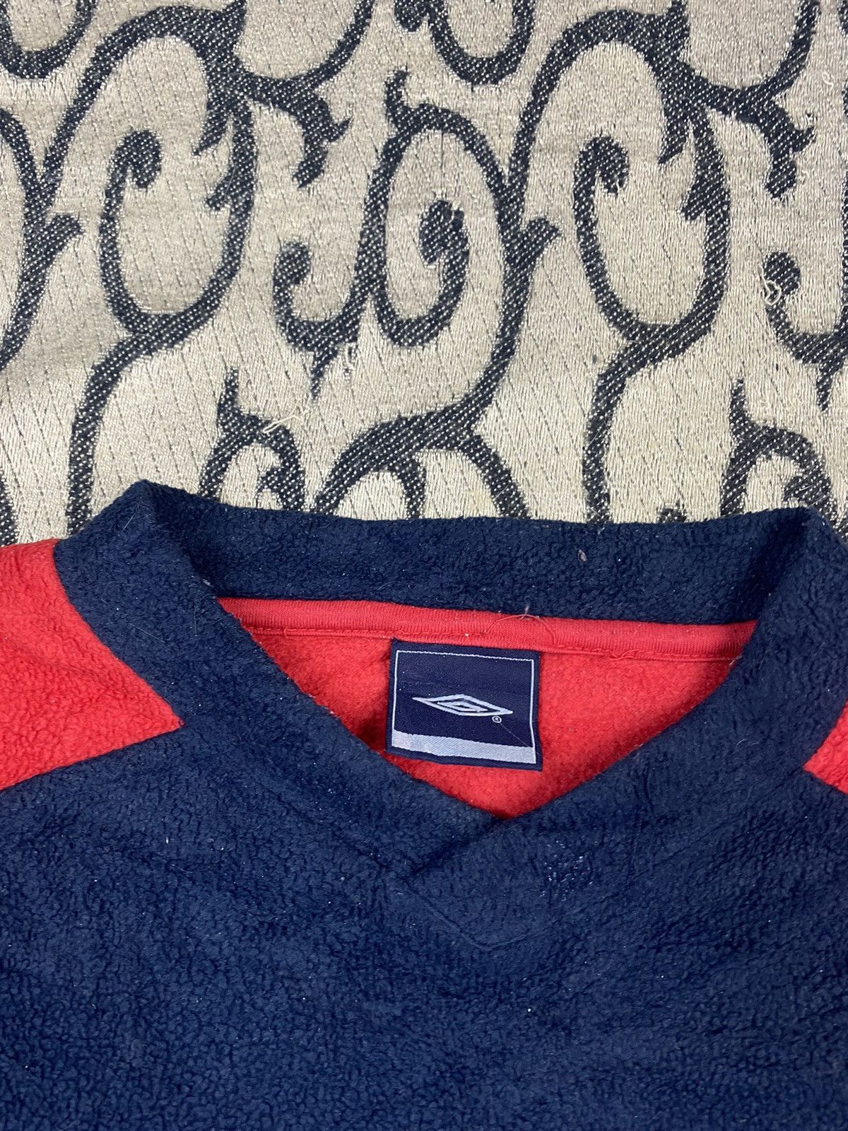 Umbro × Vintage Vintage 00s Umbro Fleece Big Embroidery Logo Sweatshirt Size US M / EU 48-50 / 2 - 4 Thumbnail