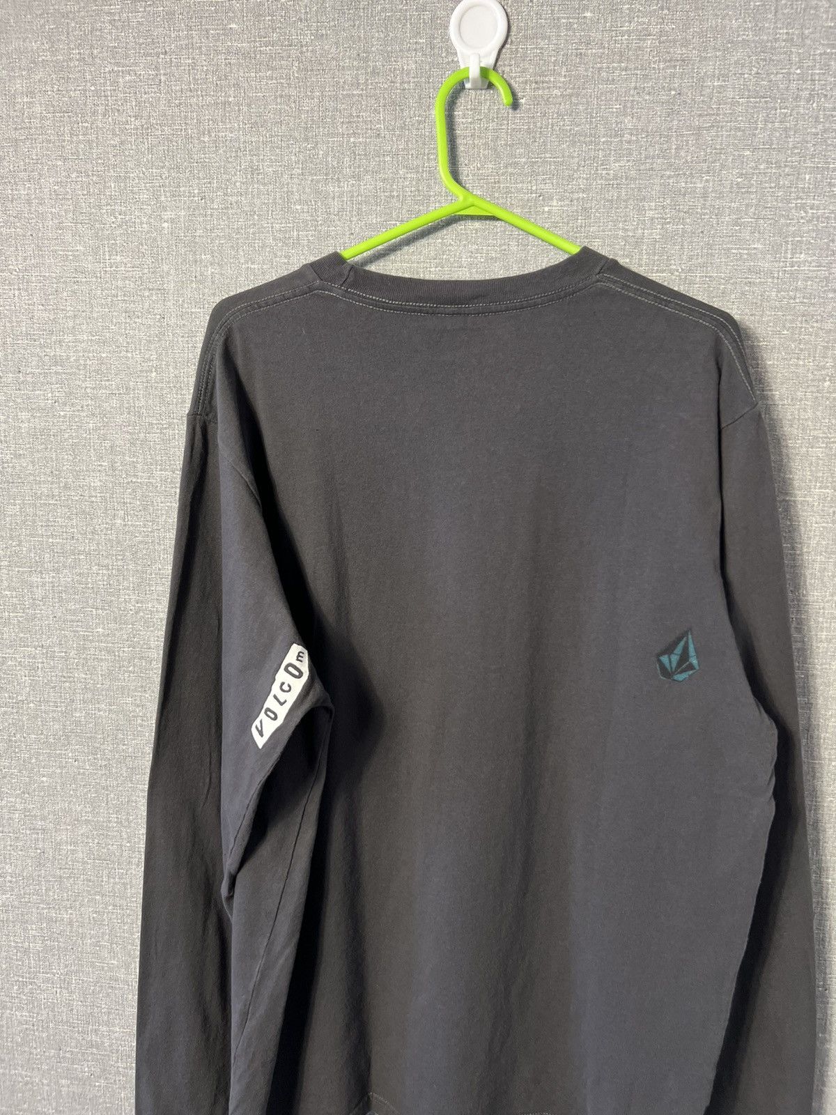 Vintage × Volcom Vintage Rare Volcom Long Sleeve Tee Big Logo Size US XL / EU 56 / 4 - 7 Thumbnail
