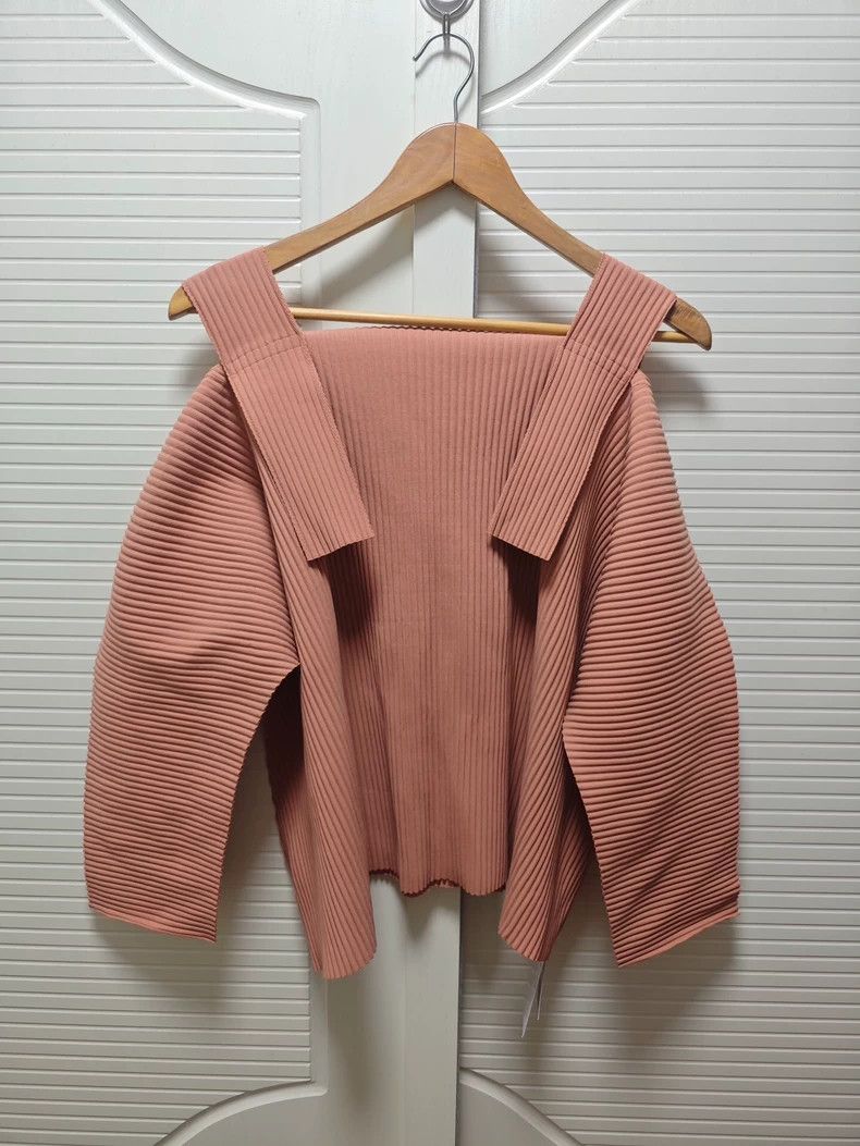 Other Issey Miyake/三宅一生 Pink pleated off-the-shoulder top Size M / US 6-8 / IT 42-44 - 1 Thumbnail