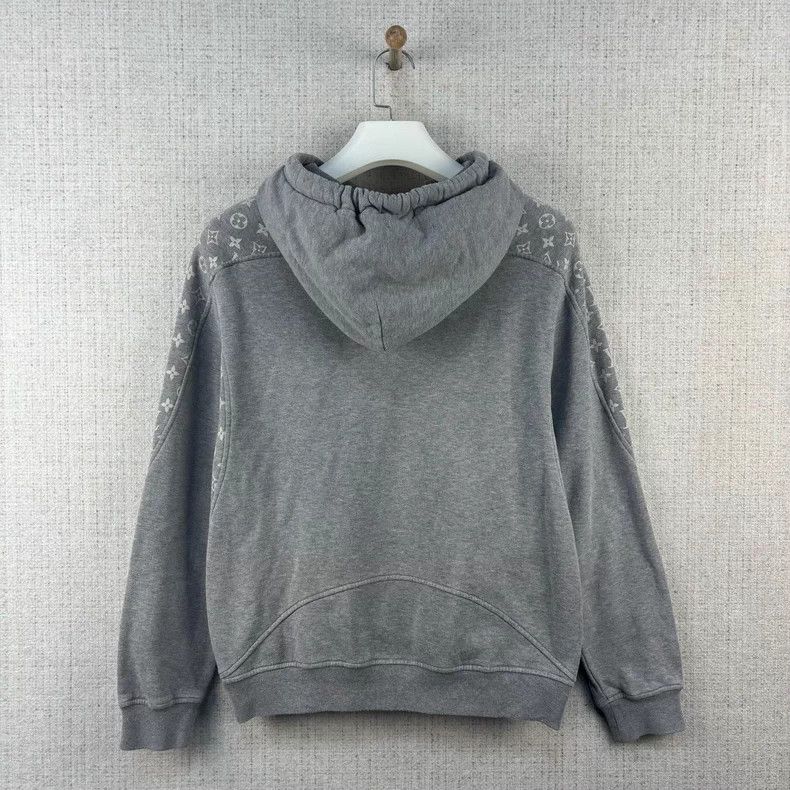 Louis Vuitton Louis Vuitton SS24 Circumferential Logo Printed Hooded Dra Size US S / EU 44-46 / 1 - 3 Thumbnail