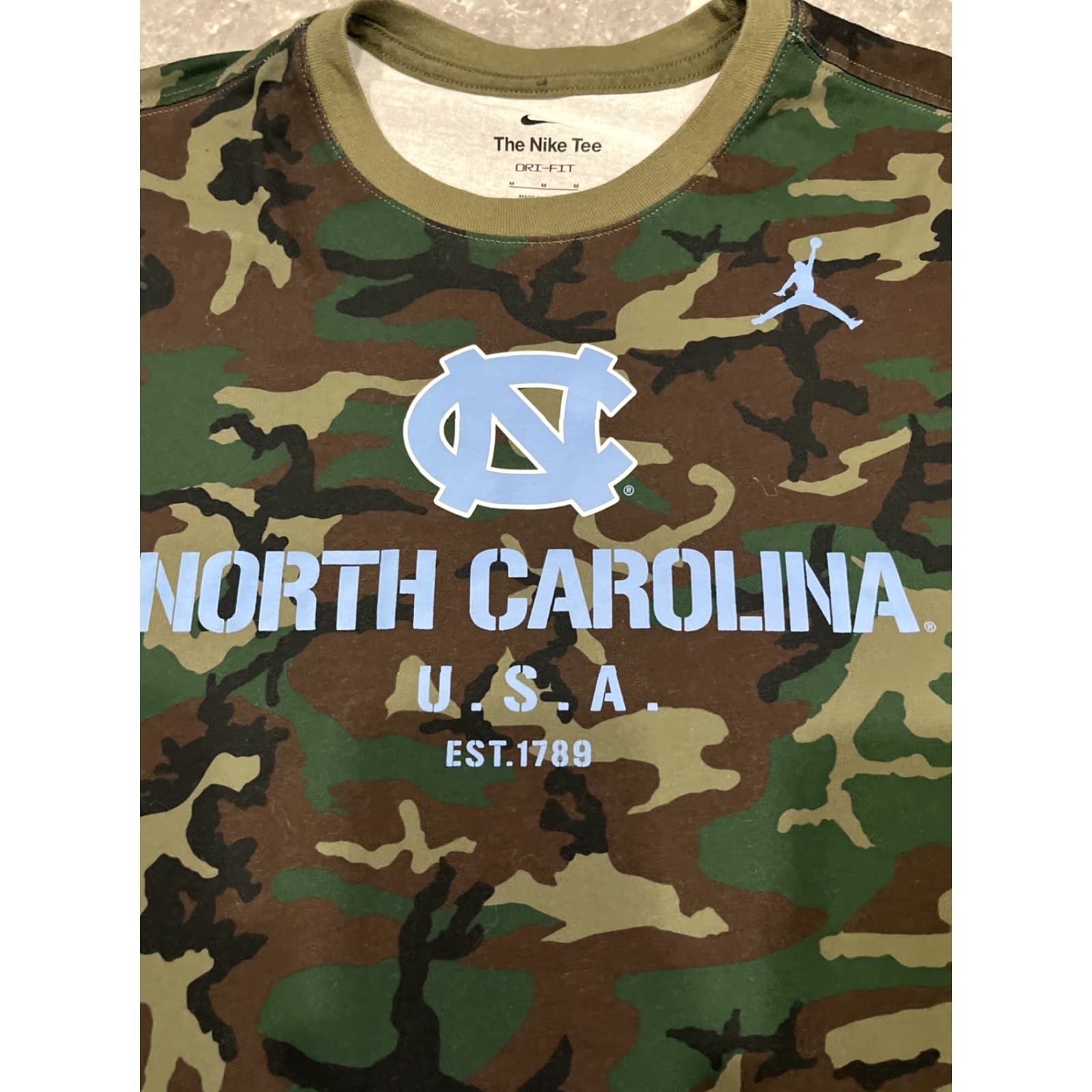 Jordan Brand Jordan Shirt Mens M Green Camo Long Sleeve Crew Neck Tee UNC Tar Heels USA Flag Nike The Nike Tee Size US M / EU 48-50 / 2 - 2 Thumbnail