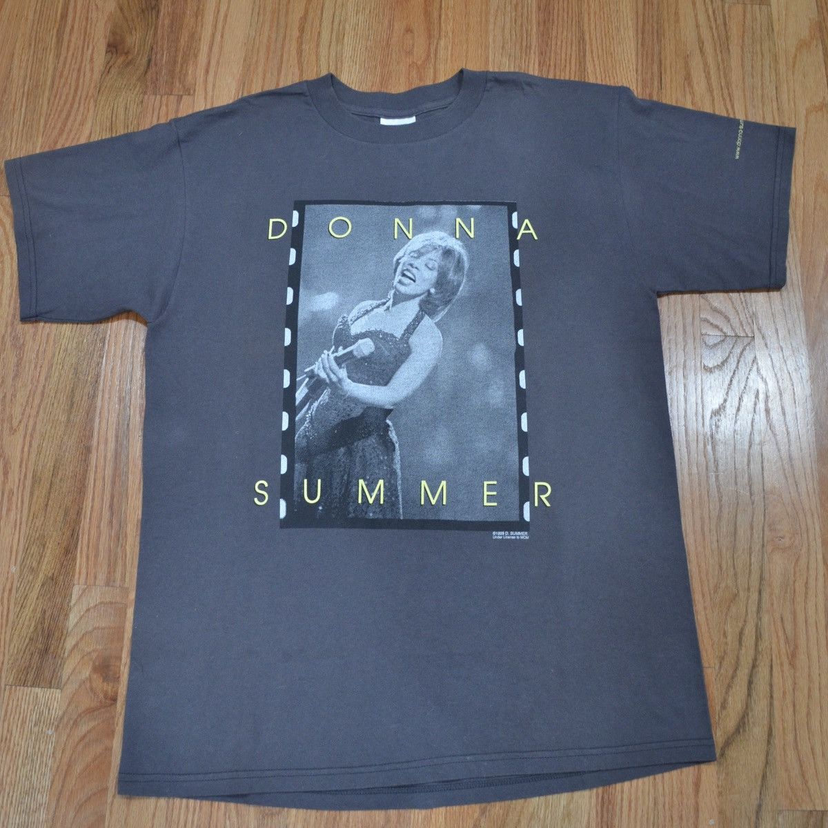 Band Tees 1999 Donna Summer Vintage Graphic T-Shirt (Large) Size US L / EU 52-54 / 3 - 1 Thumbnail