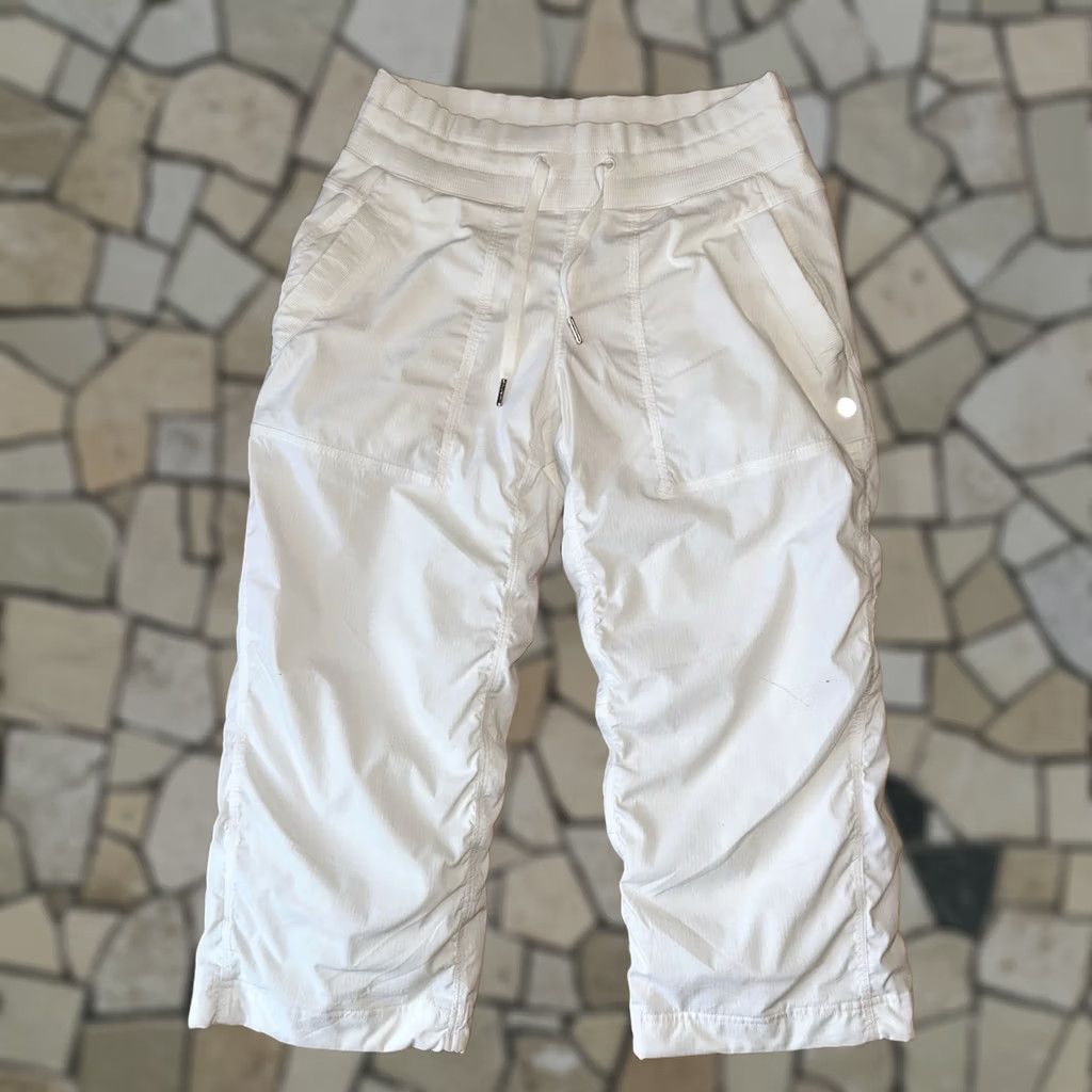Lululemon VINTAGE Lululemon Studio Cropped Pants Womens 4 White 19 Inseam Pockets Breathable Stretch Size 27" / US 4 / IT 40 - 1 Thumbnail
