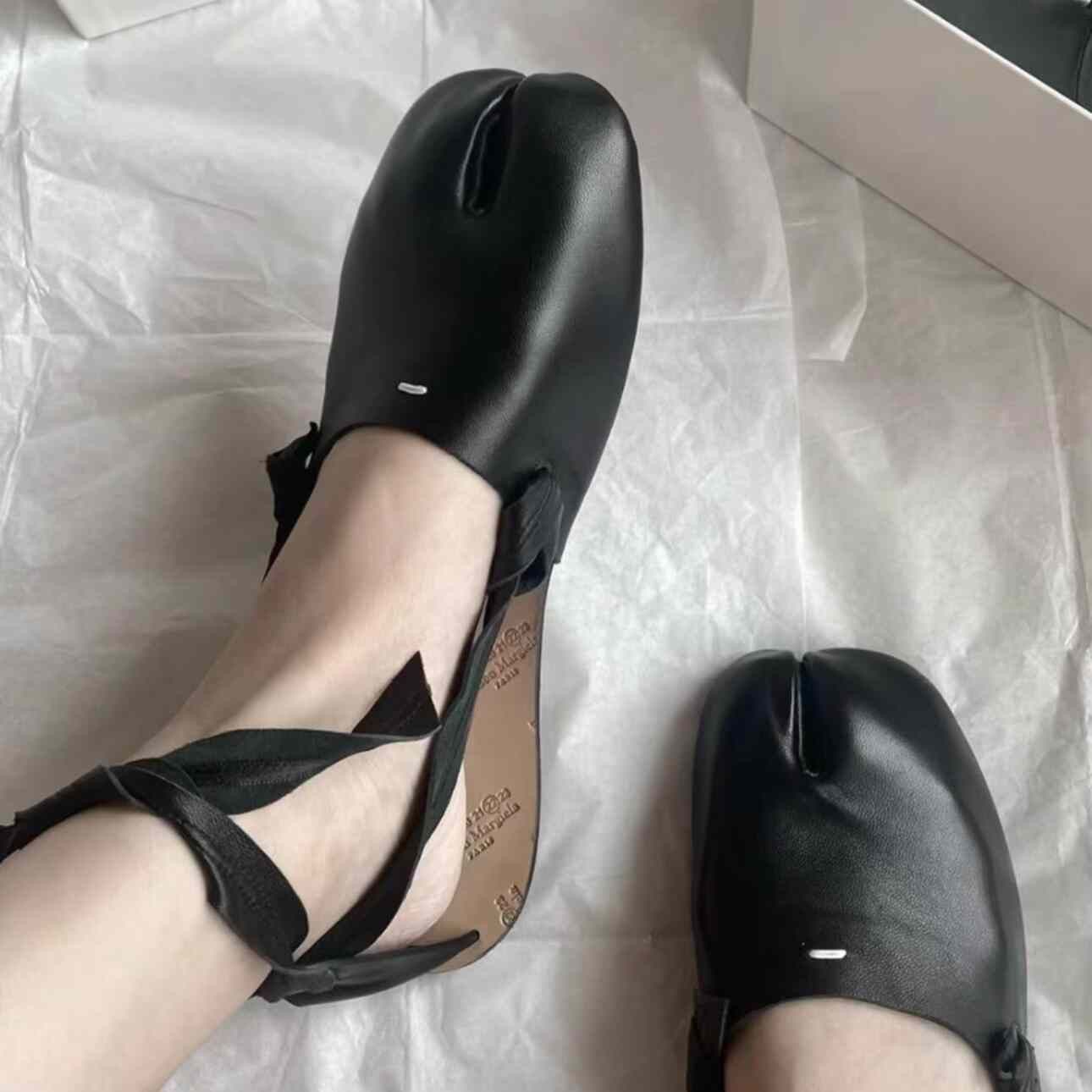 Maison Margiela Maison Margiela Lowtop Sneakers us_7-5 Women Size US 7.5 / IT 37.5 - 1 Thumbnail