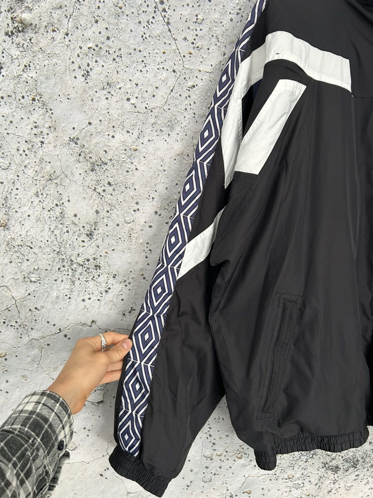 Umbro Vintage Umbro 90s Sport Light Jacket Rap Streetwear Football Size US XL / EU 56 / 4 - 5 Thumbnail