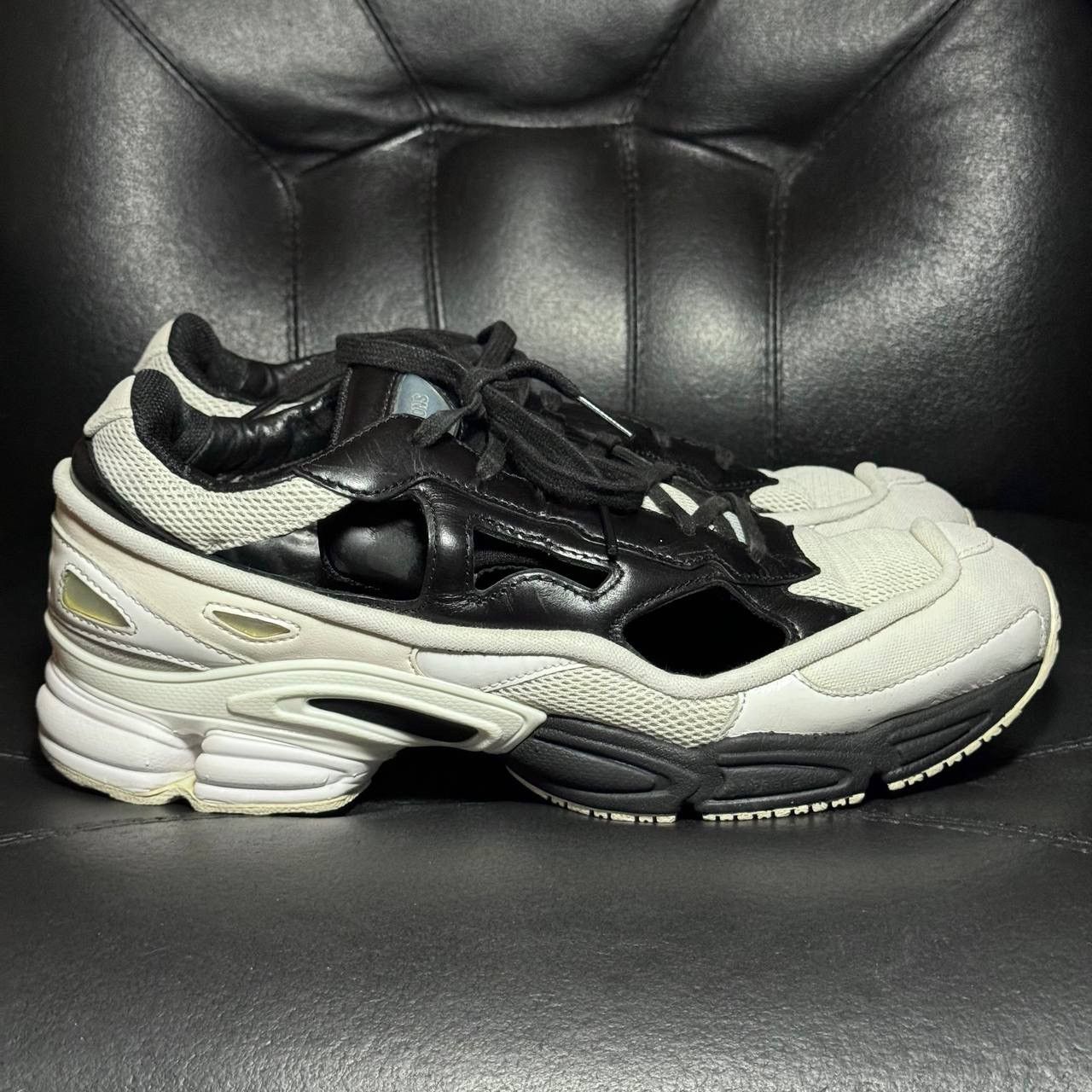 Adidas × Raf Simons 9,5US Adidas Raf Simons Ozweego Replicant Black White Size US 9.5 / EU 42-43 - 1 Thumbnail