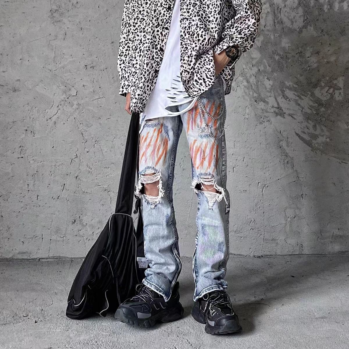 Vintage light color ripped graffiti washed distressed jeans