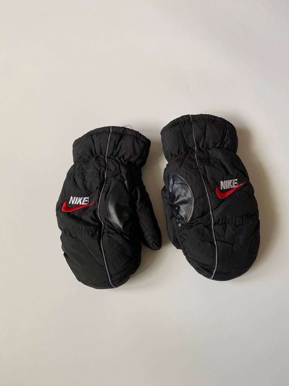 小物 Vintage Nike mittens Vintage Nike mittens