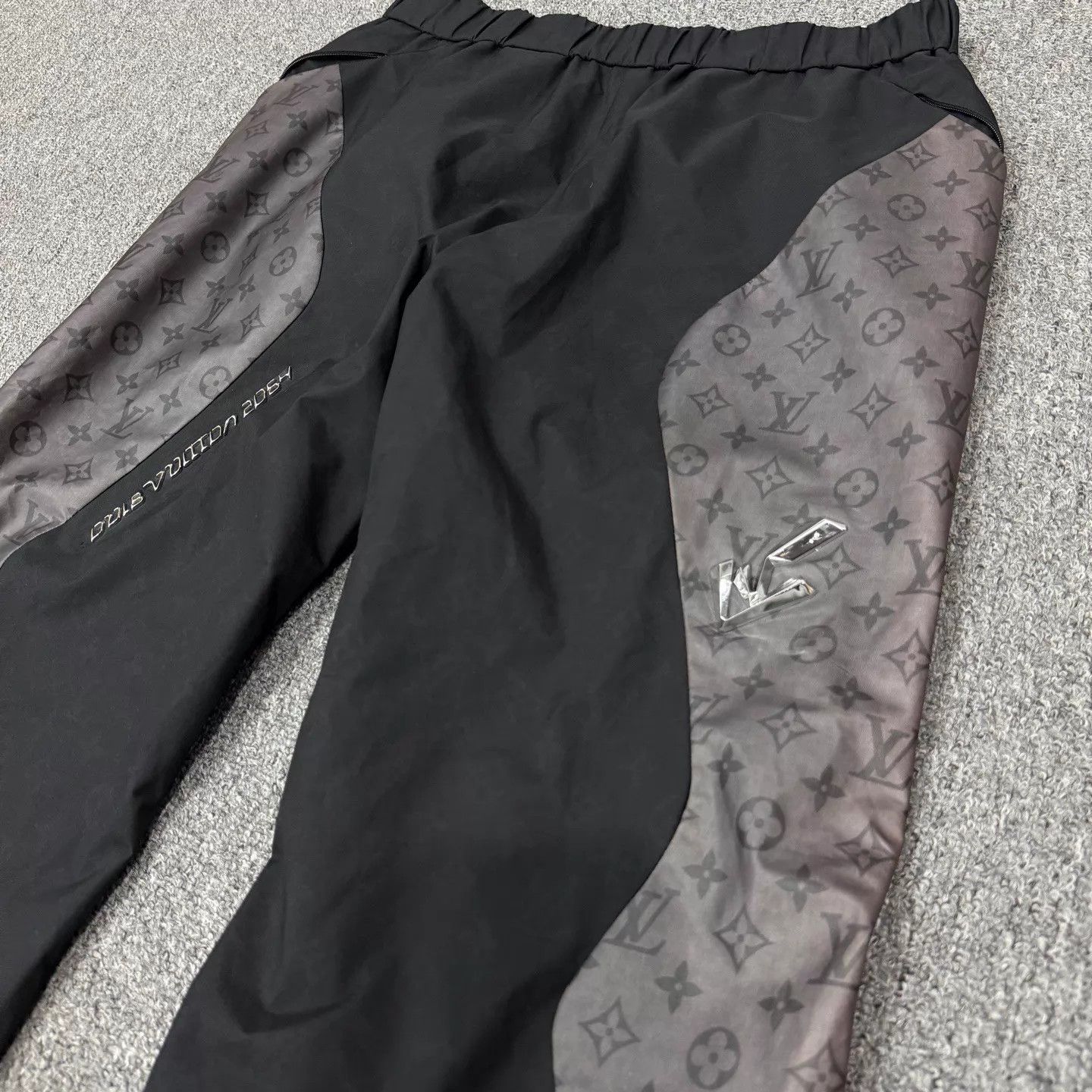 Louis Vuitton LV 2054 Heat-Reactive Monogram Track Pants 40 99 New Size 28" / US 6 / IT 42 - 3 Thumbnail