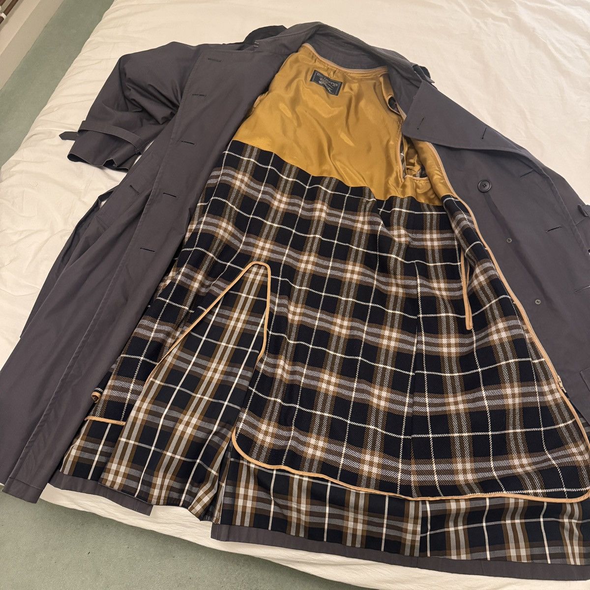 Burberry Vintage grey Burberry trench with gorgeous lining Size US XL / EU 56 / 4 - 6 Thumbnail