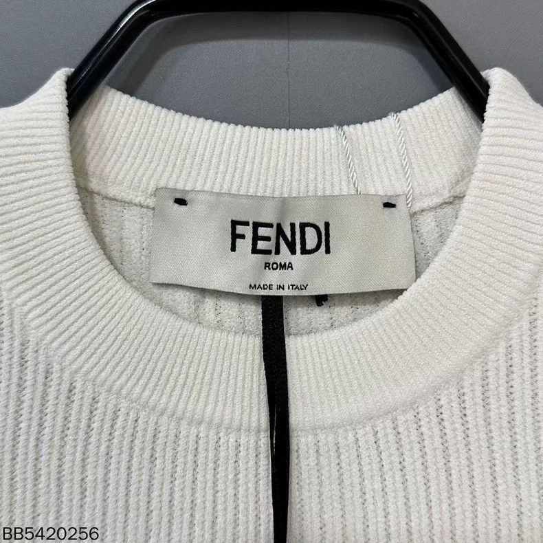 Fendi Fendi Short Sleeve Ribbed Logo Top Size US S / EU 44-46 / 1 - 4 Thumbnail