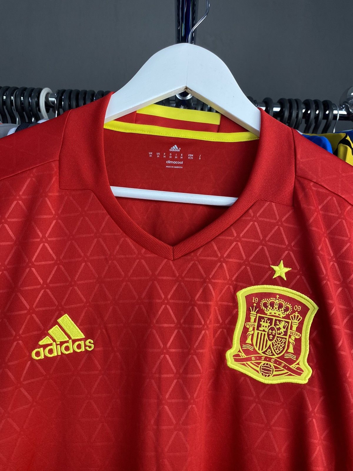 Adidas 2016/17 ADIDAS SPAIN HOME SOCCER FOOTBALL JERSEY SHIRT Size US M / EU 48-50 / 2 - 5 Thumbnail
