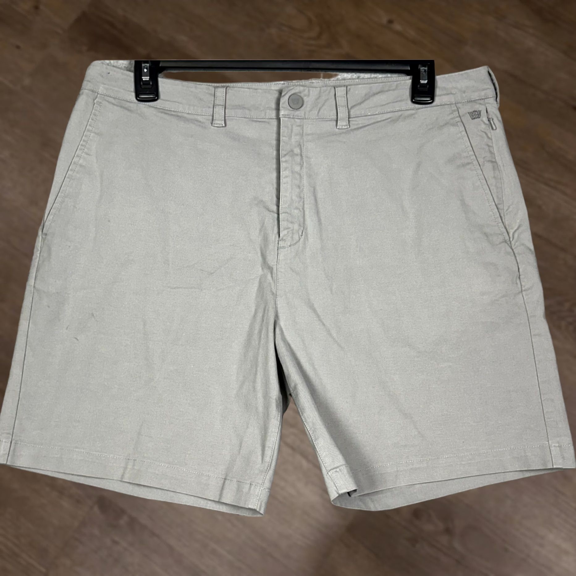 Vintage Mack Weldon Radius Shorts Mens 38 Grey Chino Stretch Pockets Casual Travel Slim Fit Regularade Size US 38 / EU 54 - 1 Thumbnail