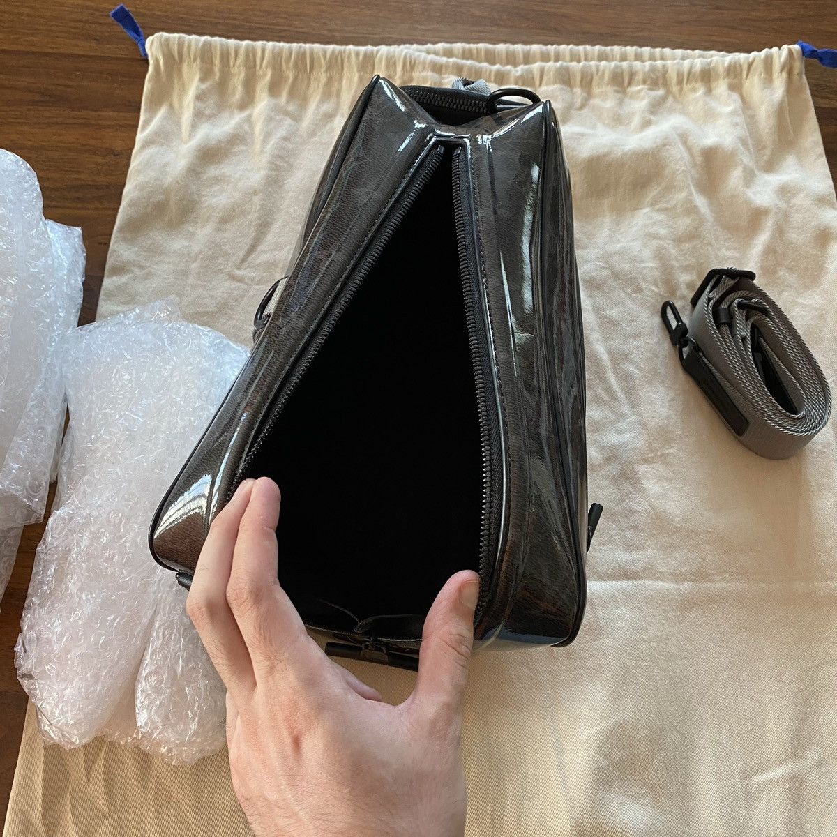 Louis Vuitton 1 of 1 Runway FW18 Black Glaze Camera Bag Size ONE SIZE - 12 Thumbnail