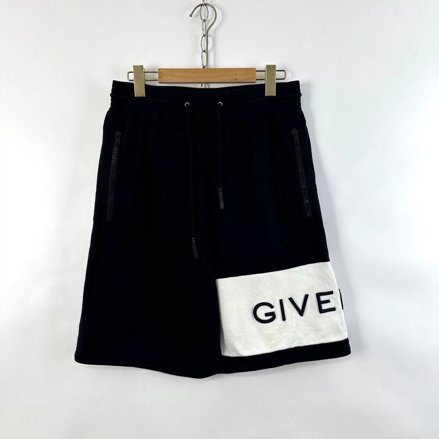 Givenchy Givenchy Black White Logo Sport Shorts Size US 26 / EU 42 - 1 Thumbnail
