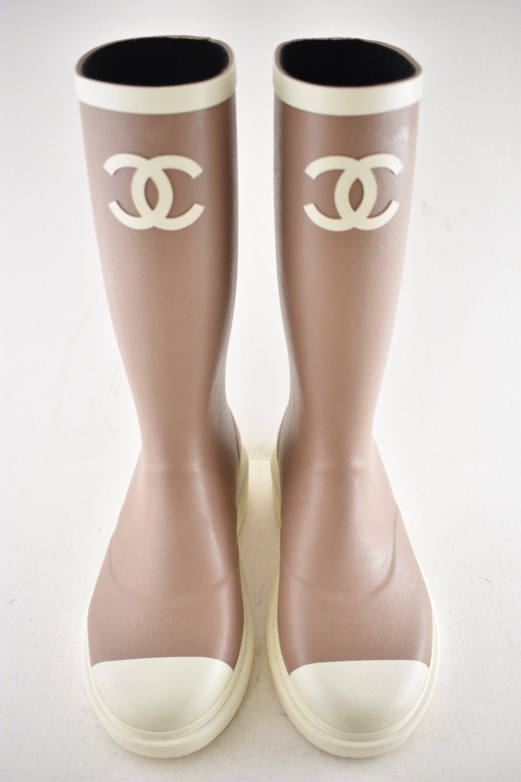 Chanel Chanel 26C White CC Logo High Pull On Rubber Rain Boots 36 Size US 6 / IT 36 - 15 Thumbnail