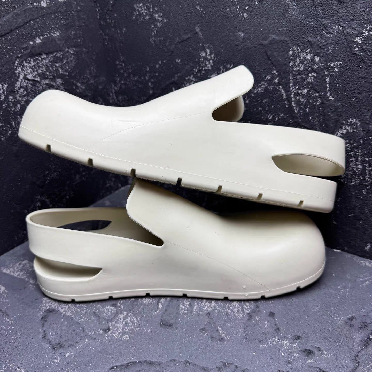 Bottega Veneta Bottega Veneta White Slide Sandals Q10 Size US 7 / IT 37 - 3 Thumbnail