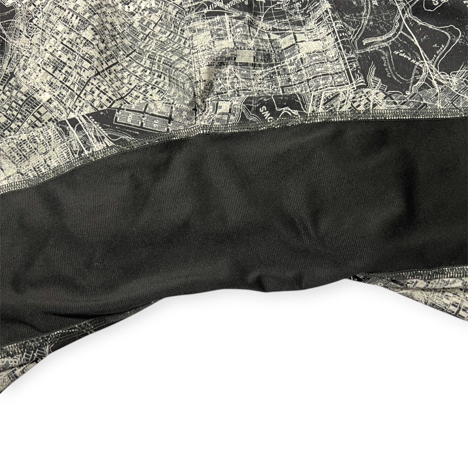 Lululemon Lululemon T.H.E. Short 9" SeaWheeze Black White Liner L Size US 31 - 7 Thumbnail
