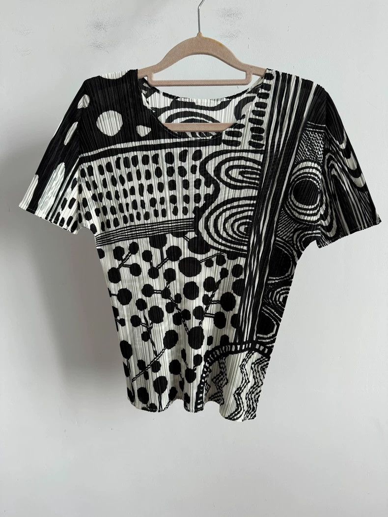 Issey Miyake Issey Miyake size:3 Black and white pleated short-sleeved Size S / US 4 / IT 40 - 1 Thumbnail