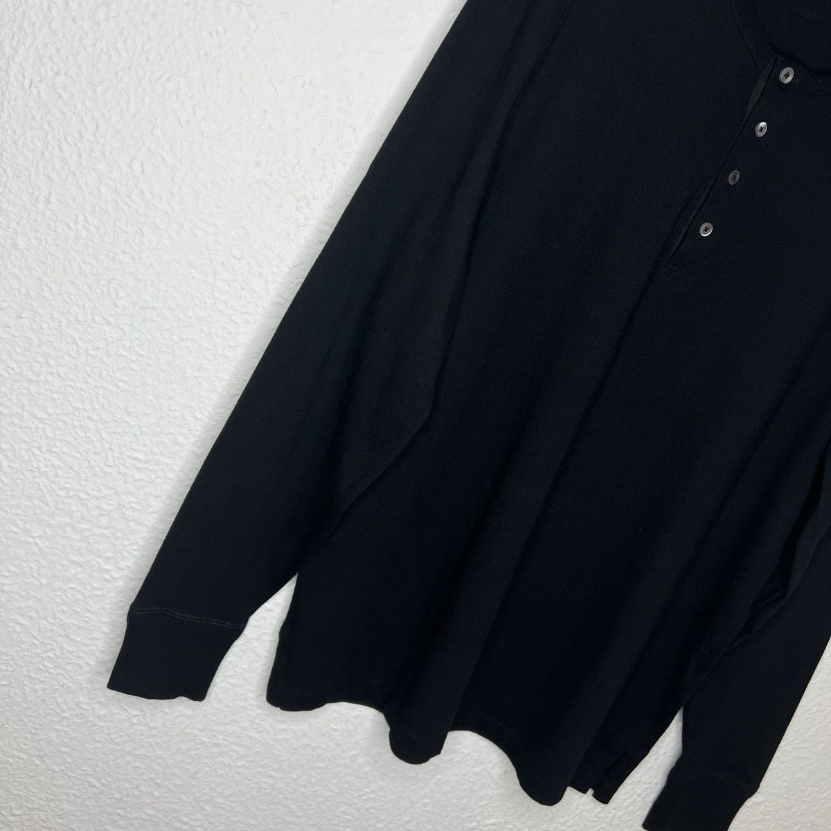 Tom Ford Tom Ford Long Sleeve Tshirt Tee Black Logo Classic Basic Size US XL / EU 56 / 4 - 2 Thumbnail