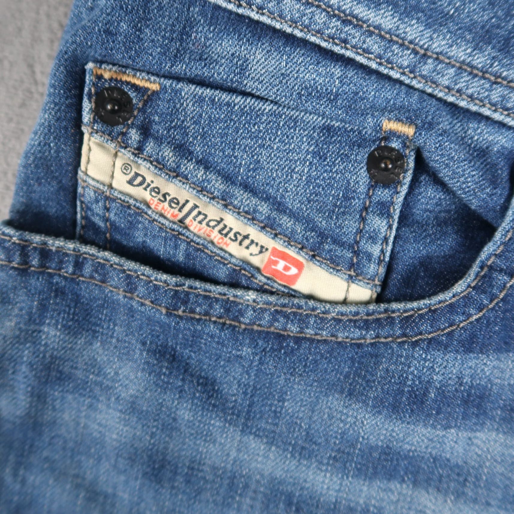Diesel VINTAGE Diesel Waykee Jeans Mens 29x32 Regular Straight Fit Button Fly Denim Blue 5-Pocket Design Mens Jeans Size US 29 - 6 Thumbnail