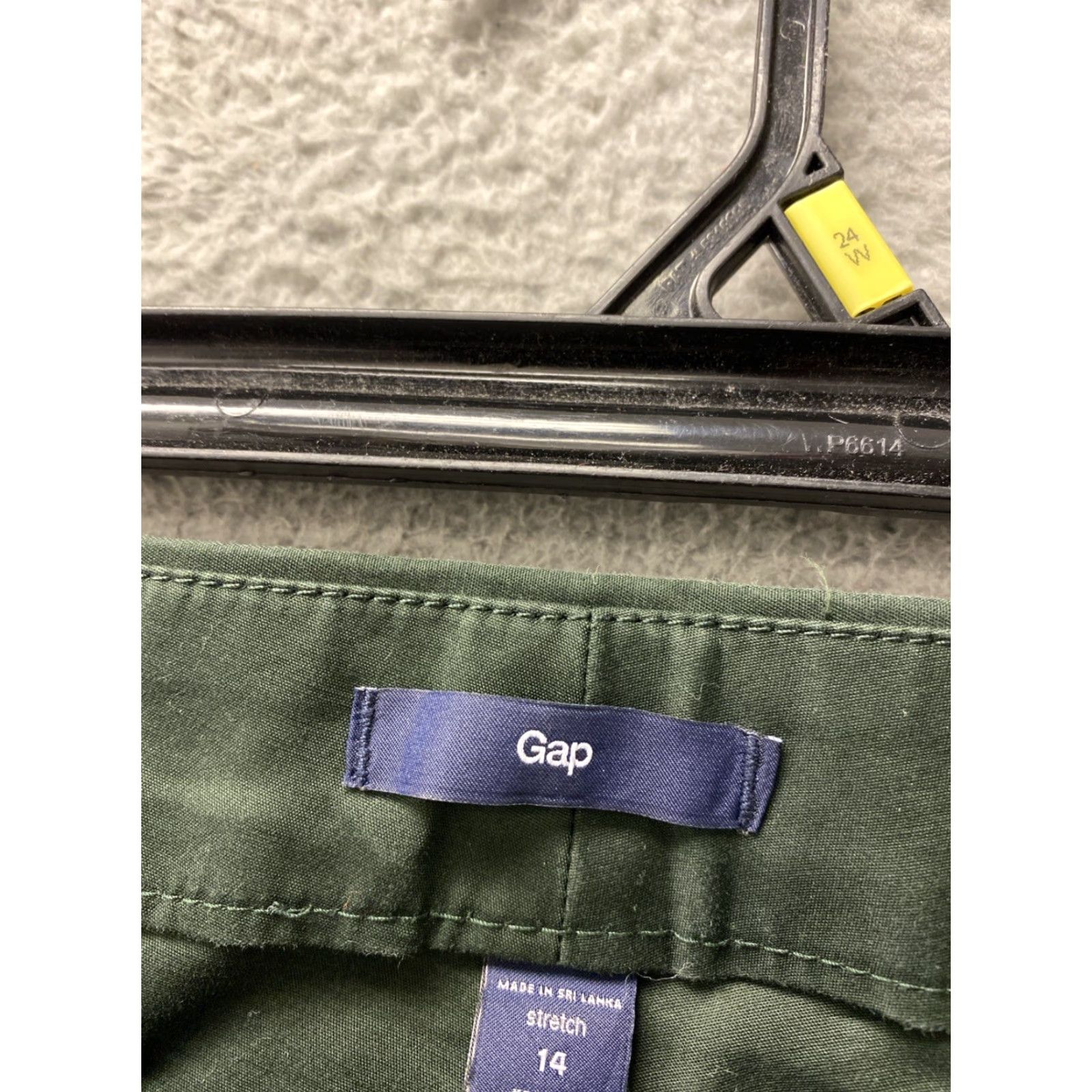 Gap **Gap Women’s Chino Pants Dark Green 35x30** User: Gap Women’s Chino Pants Dark Green 35x30 Size 24" / US 00 / IT 34 - 4 Thumbnail
