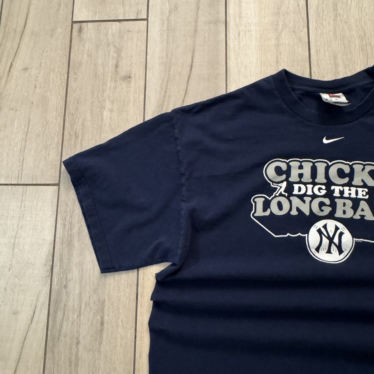 Adidas × Nike × Stussy Vintage Y2K New York Yankees Nike Center Swoosh Graphic Tee Size US XL / EU 56 / 4 - 11 Thumbnail
