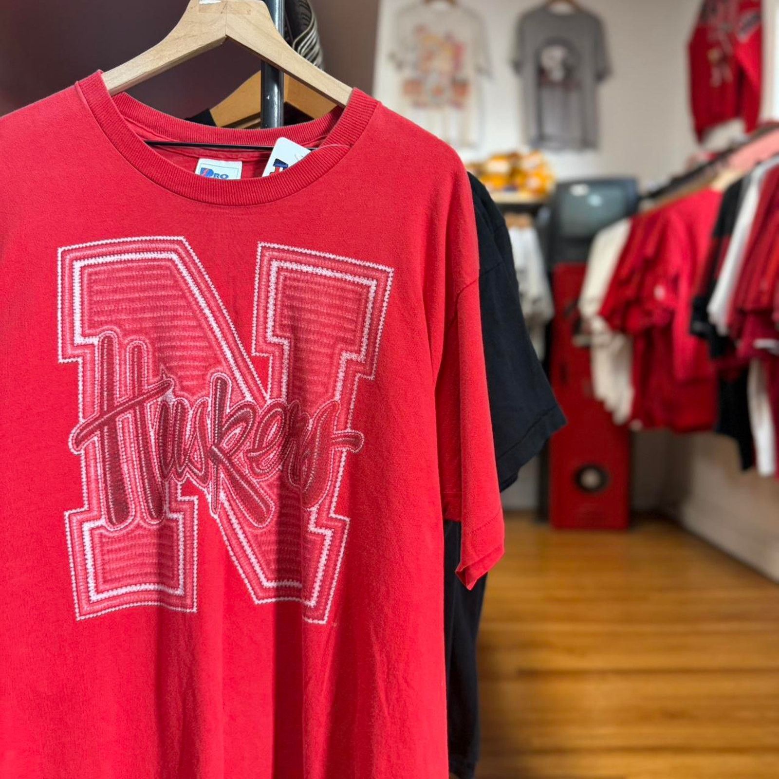 Vintage Vintage 90s Nebraska Huskers Football T-Shirt Size US XL / EU 56 / 4 - 1 Thumbnail