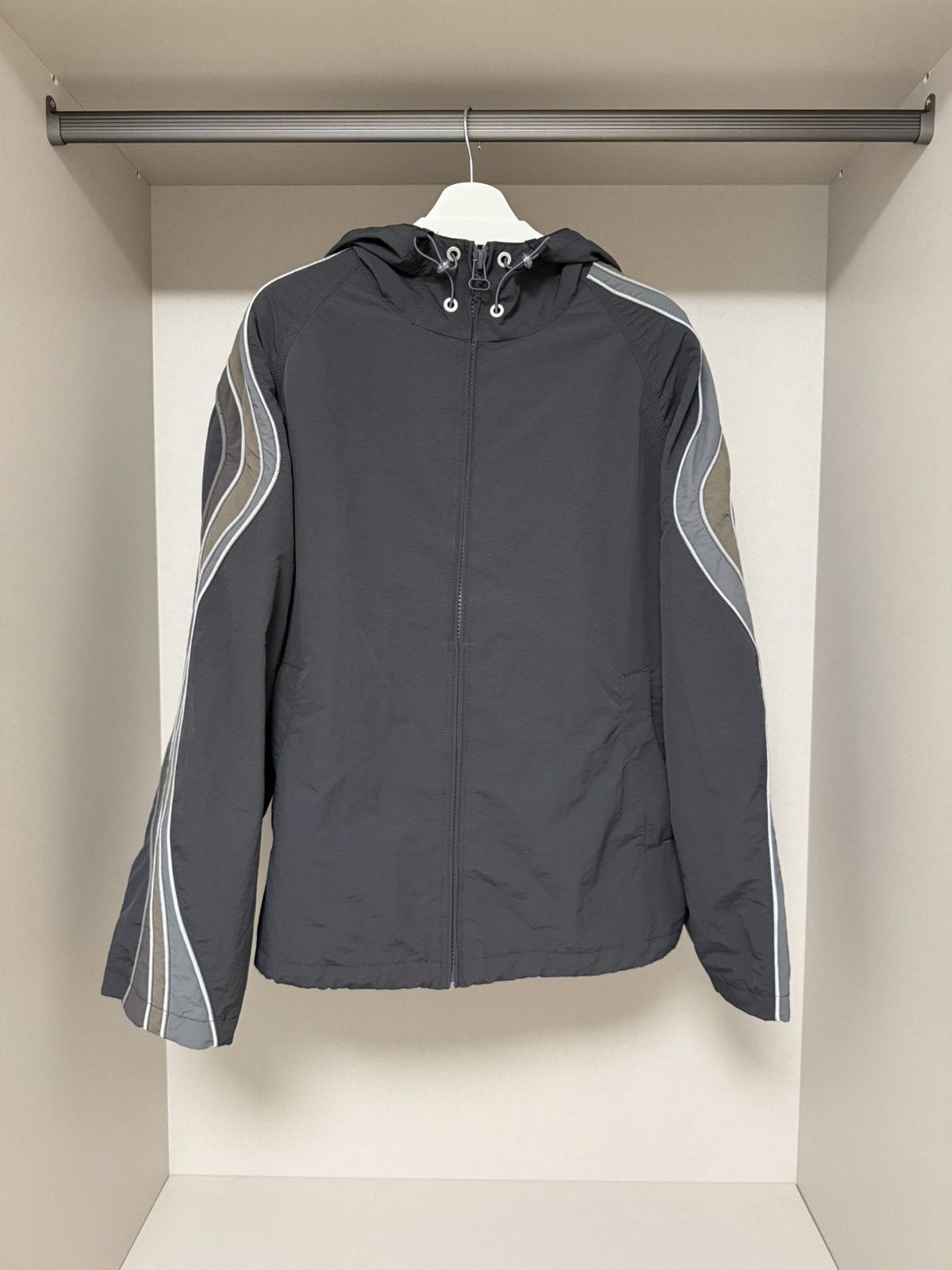 ERL [M] ERL UFO WINDBREAKER Size US M / EU 48-50 / 2 - 2 Thumbnail