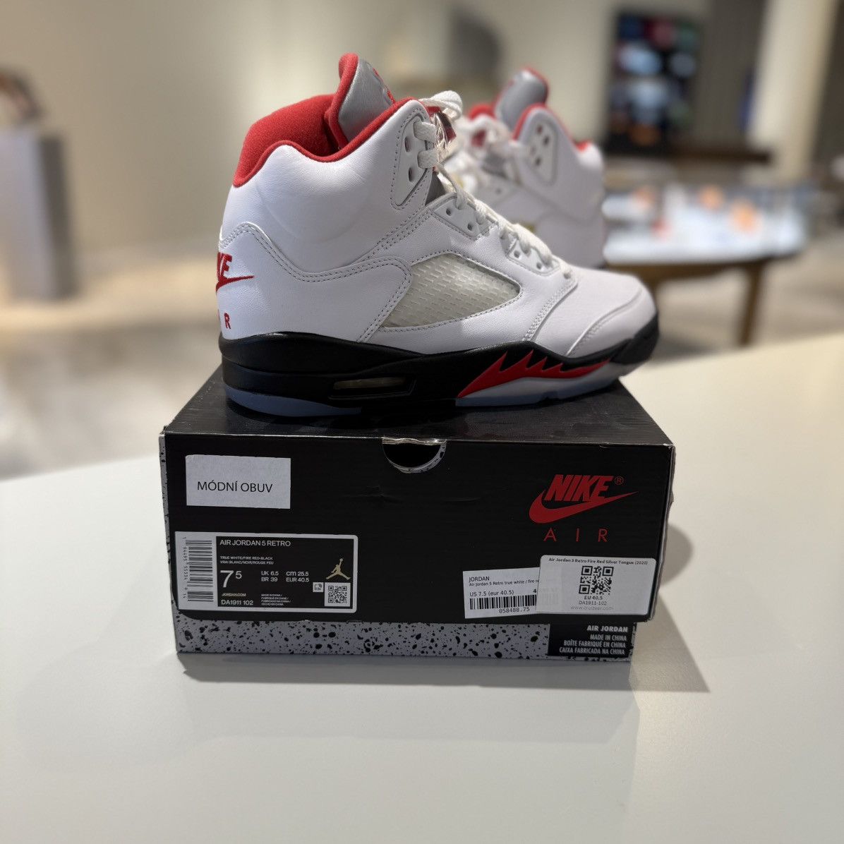 Jordan Brand Air Jordan 5 Retro Fire Red Silver Tongue (2020) Size US 7.5 / EU 40-41 - 8 Thumbnail
