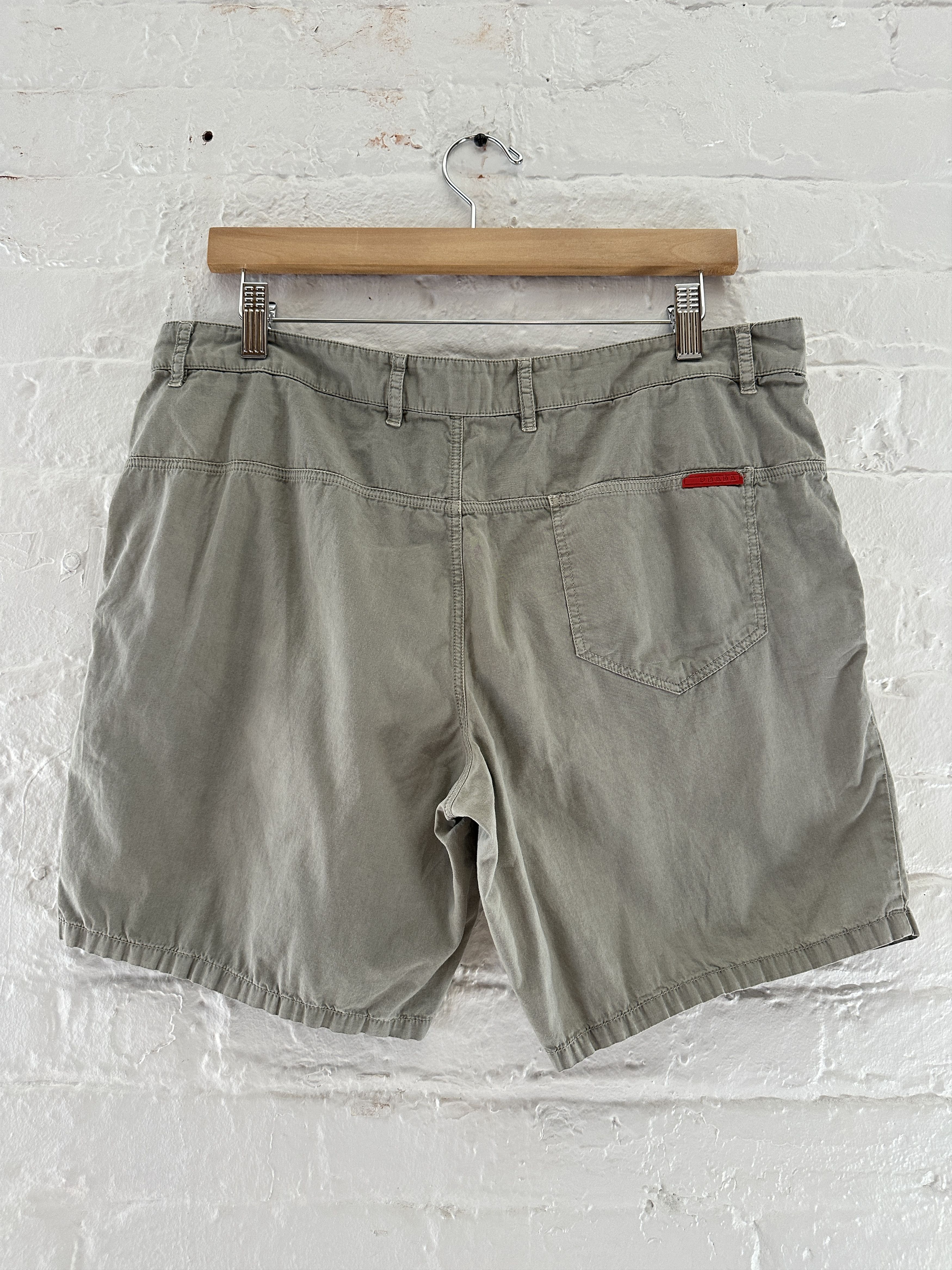 Prada Prada Red Tab Shorts Size US 34 / EU 50 - 3 Thumbnail