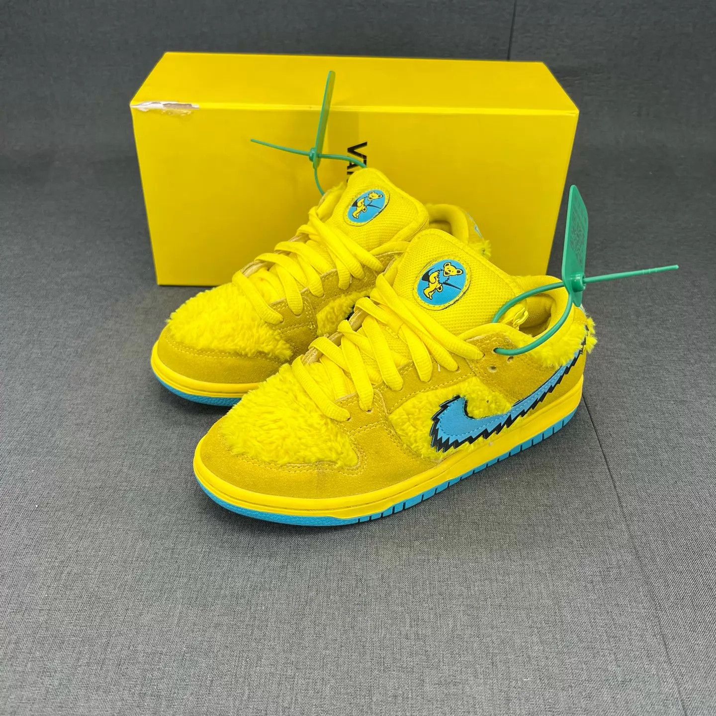 Nike Dunk SB Yellow Dancing Bear 37.5 2x, stars intact Size US 7 / IT 37 - 1 Thumbnail