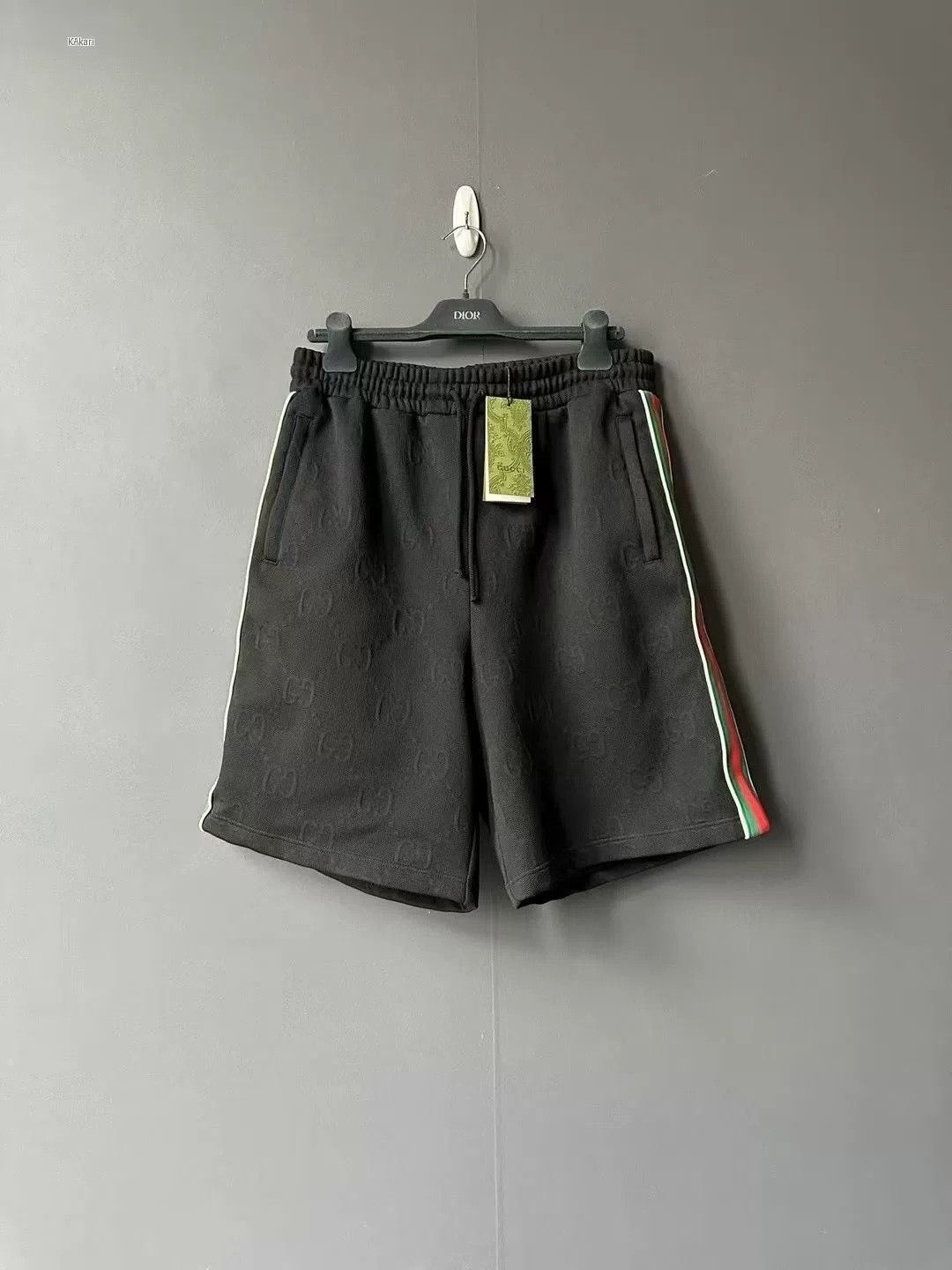 Gucci Gucci Red Green Dark Pattern Print Shorts Size US 34 / EU 50 - 1 Thumbnail