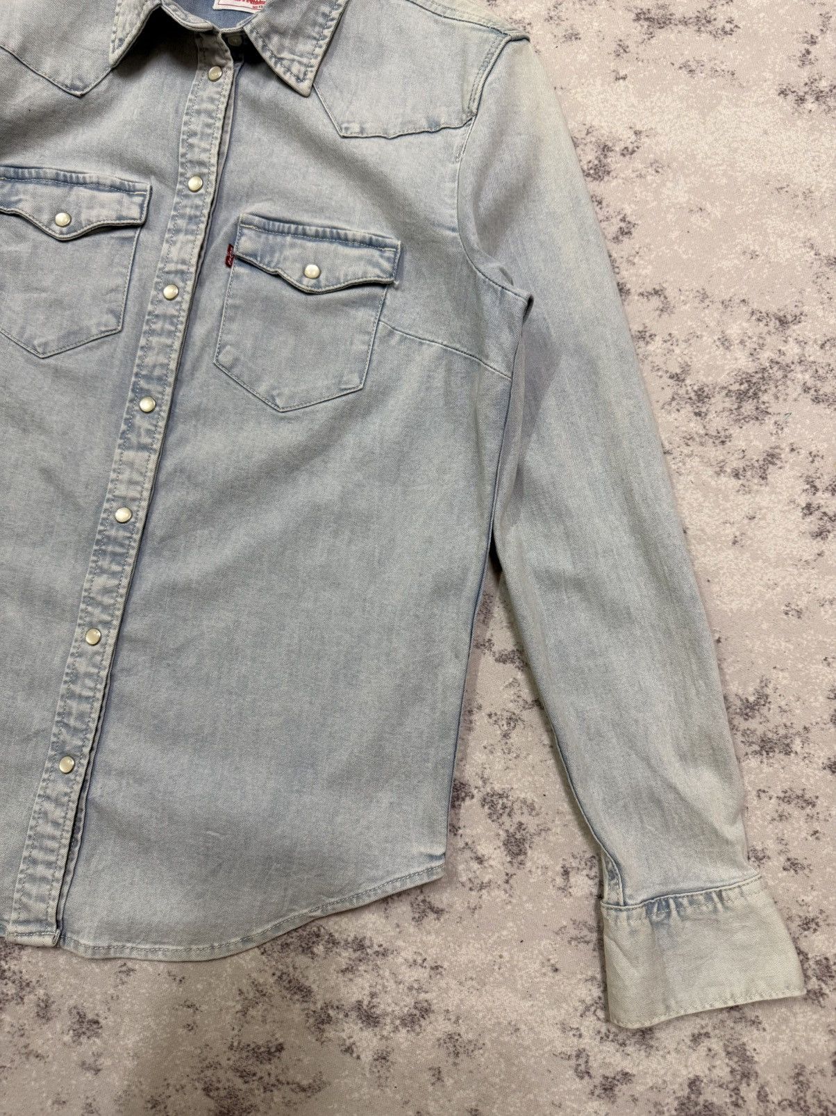 Levi's LEVI’S CLASSIC FIT SNAP BUTTON DENIM JEANS SHIRT Size XS / US 0-2 / IT 36-38 - 5 Thumbnail
