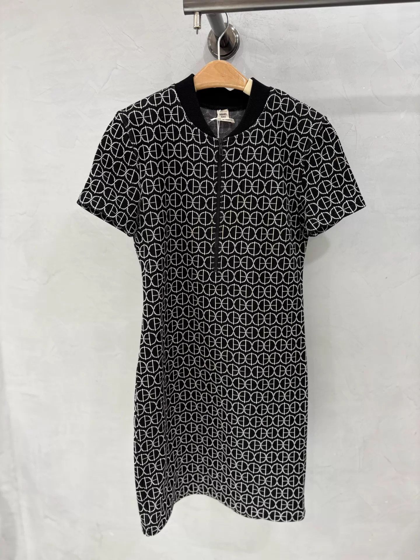 Hermes HERMES Black White Colorblock Slim Knit Dress 36 Size XS / US 0-2 / IT 36-38 - 1 Thumbnail