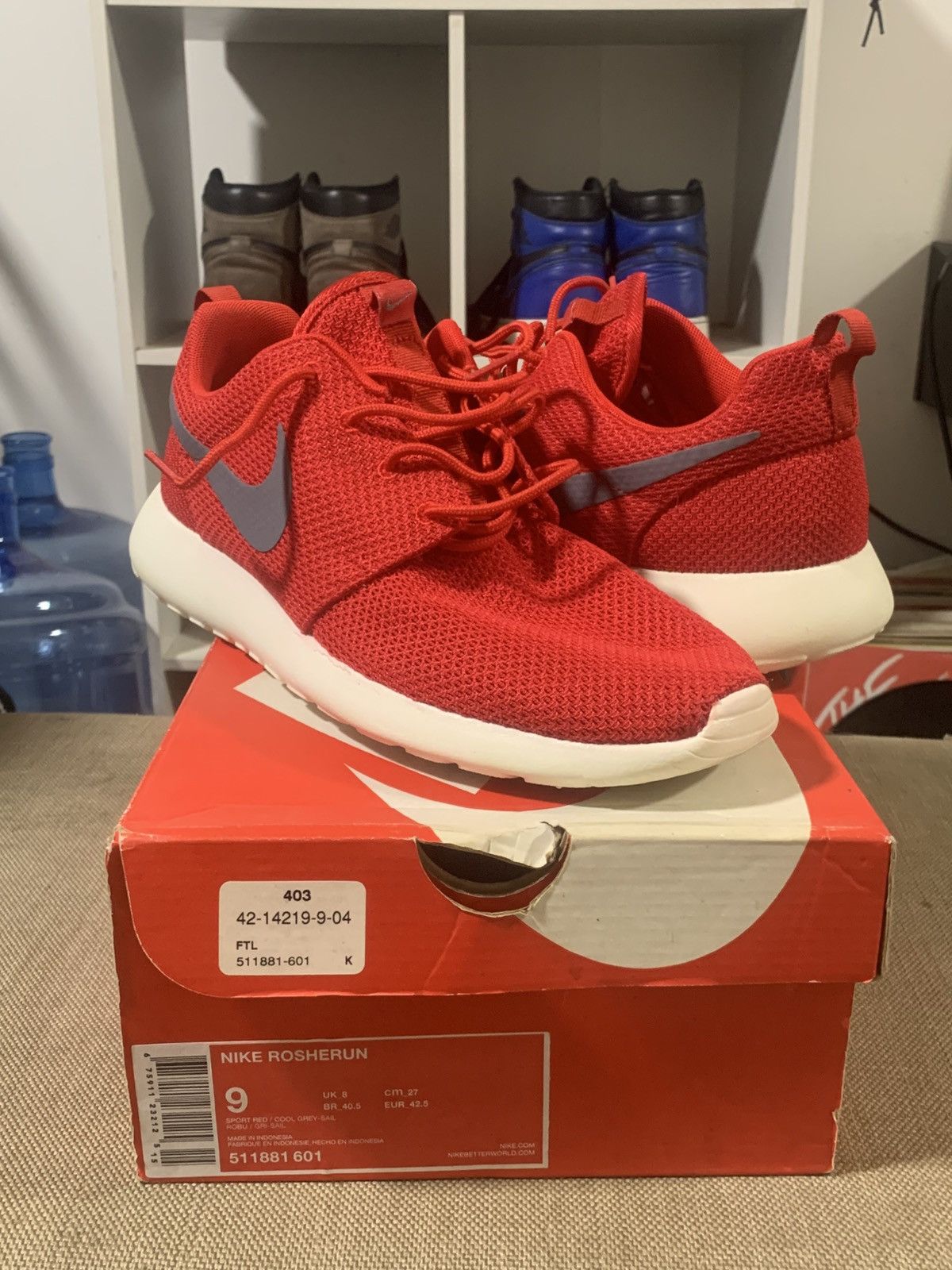 Nike Nike Roshe Run Sport Red/Cool Grey/Sail Size 9 OG ALL Size US 9 / EU 42 - 1 Thumbnail