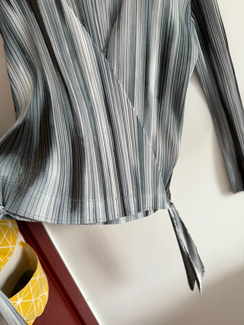 Issey Miyake Issey Miyake Gray Pleated Aurora Cardigan - dmc Size US M / EU 48-50 / 2 - 1 Thumbnail