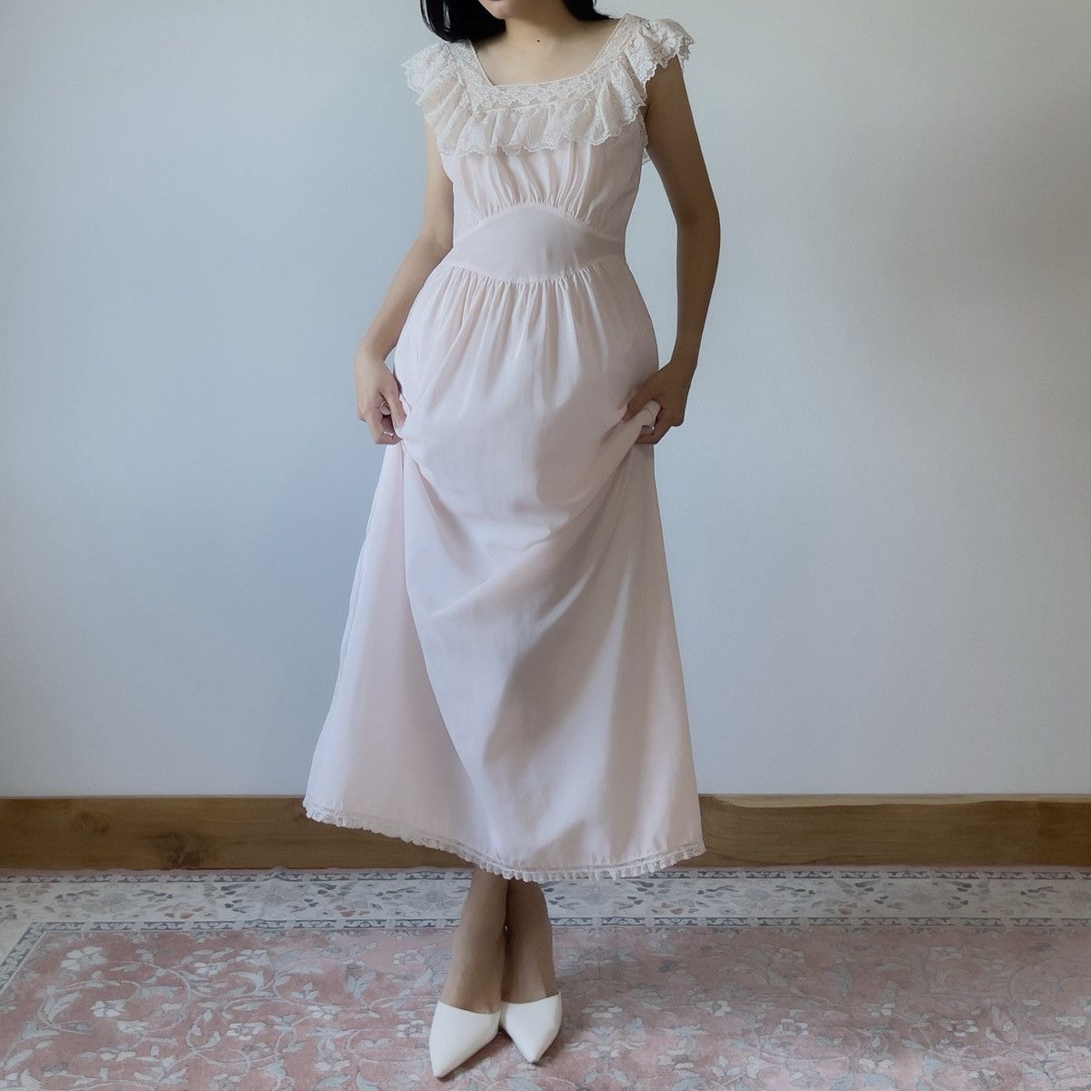 Vintage Vintage 1970s Pale Pink Ruffle Lace Nightgown (M) Size M / US 6-8 / IT 42-44 - 4 Thumbnail