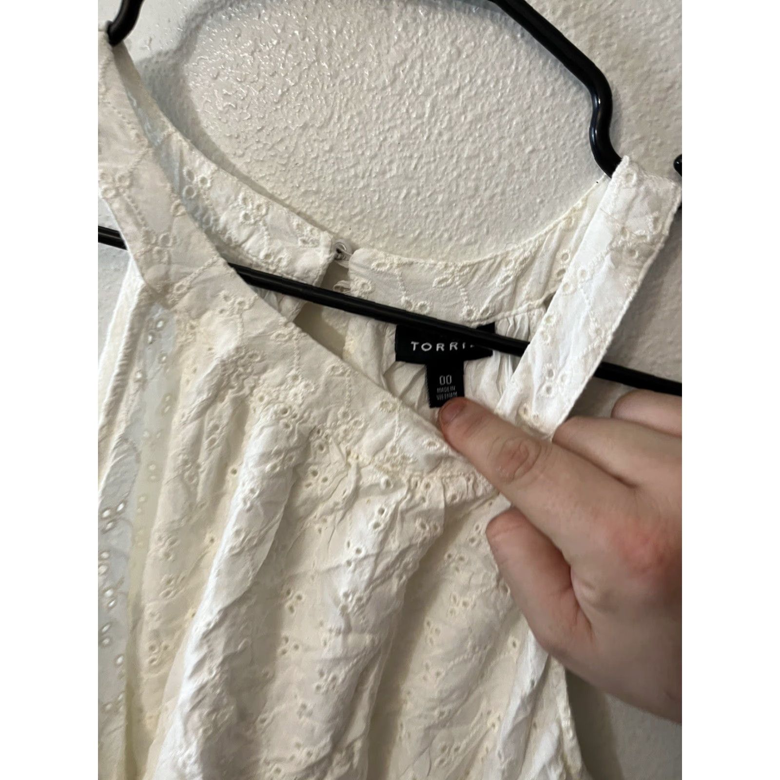 Torrid Torrid Plus Size 00 White Floral Eyelet Lace Sleeveless Halter Top Casual Womens Size XXS / US 00 / IT 34 - 3 Thumbnail