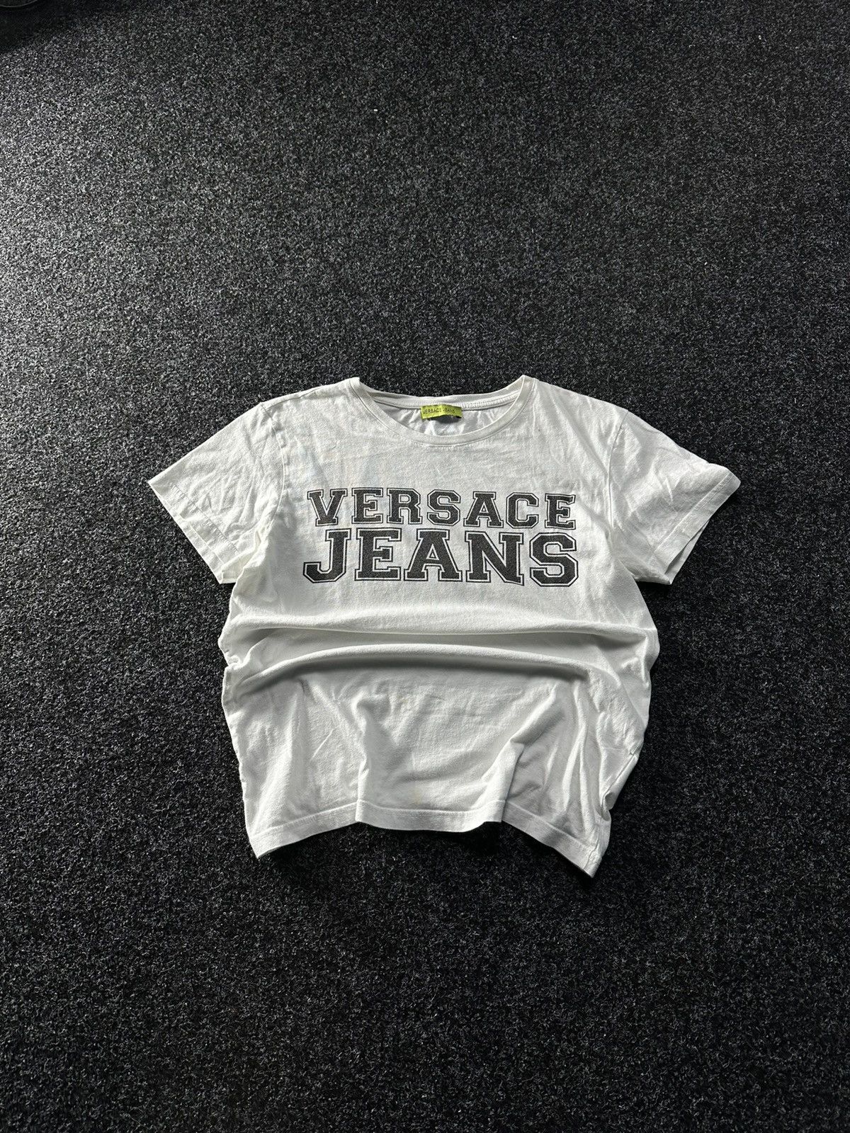 Versace × Vintage 🚨 VINTAGE VERSACE JEANS BIG LOGO TEE RARE LUXURY Size XS / US 0-2 / IT 36-38 - 1 Thumbnail