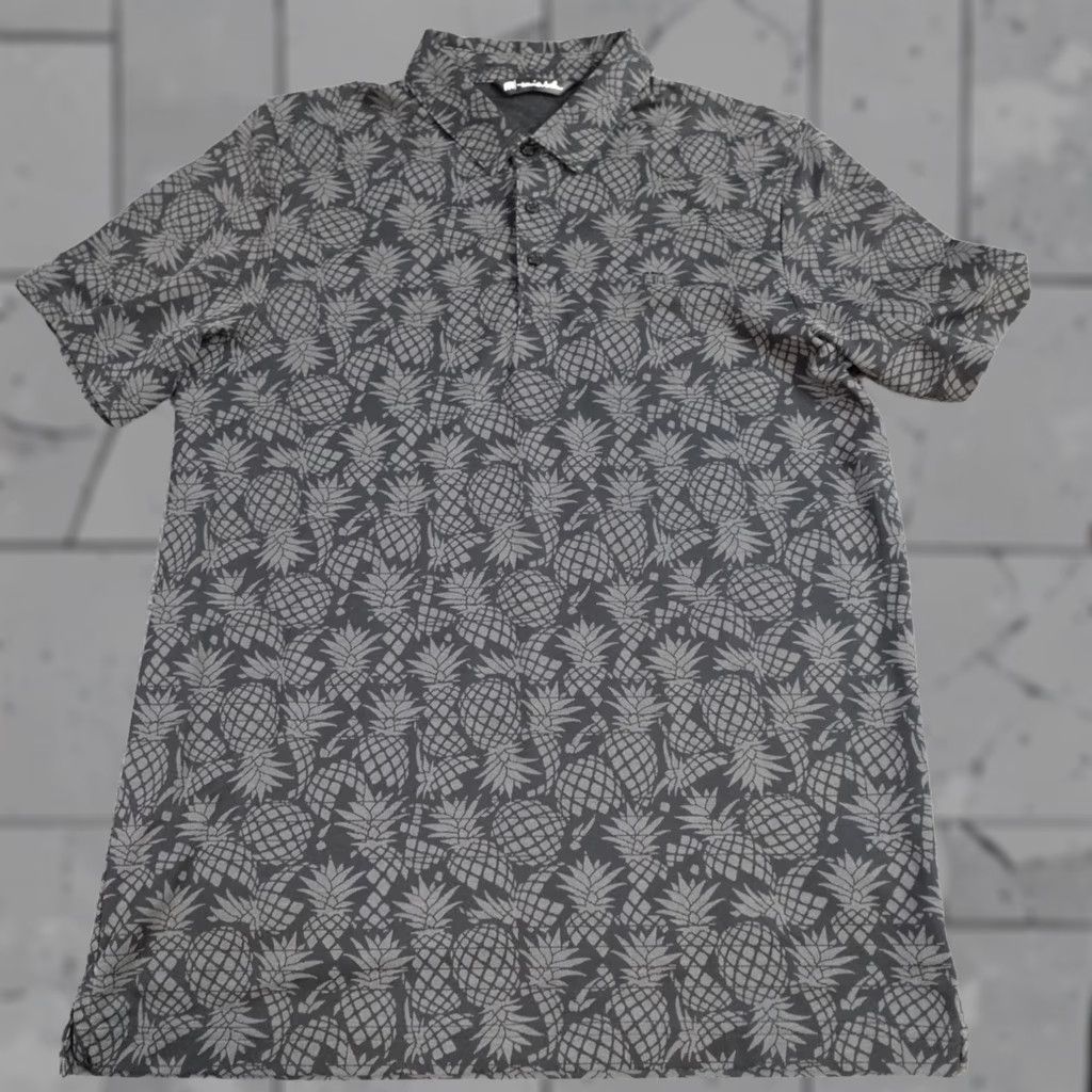 TravisMathew Travis Mathew Polo Shirt Mens L Black Floral Short Sleeve Collared Button Pineapple Print Size US L / EU 52-54 / 3 - 1 Thumbnail