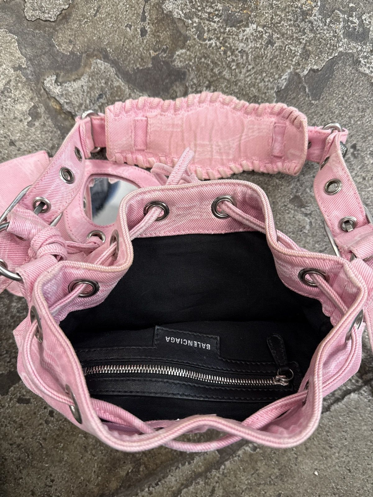 Balenciaga Balenciaga Le Cagole XS Bucket Bag BB Monogram Denim Size ONE SIZE - 5 Thumbnail