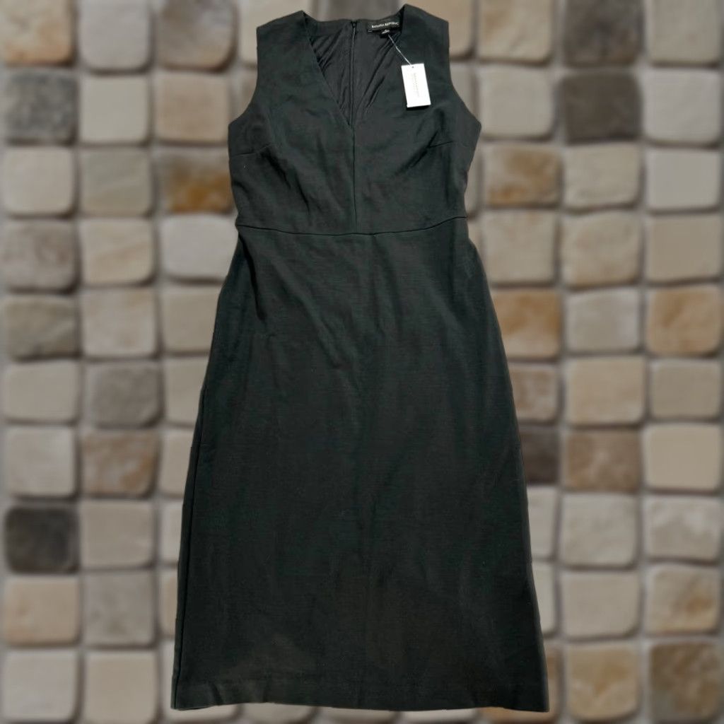 Banana Republic Banana Republic Tank Dress Black V-Neck Pleated LBD Womens 6 Sleeveless Knee Length Casual Party/Cocktail Shirt/Top Style: Tank Dress Mens? Size M / US 6-8 / IT 42-44 - 1 Thumbnail