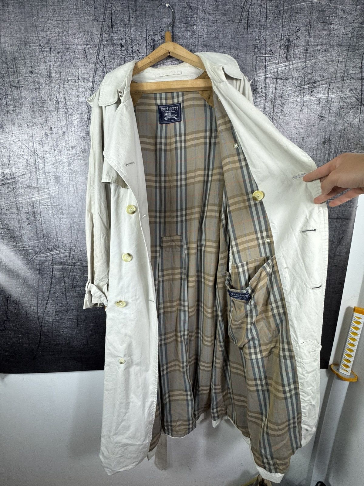 Burberry Vintage Burberrys double breasted long Waterloo trench coat Size US L / EU 52-54 / 3 - 5 Thumbnail