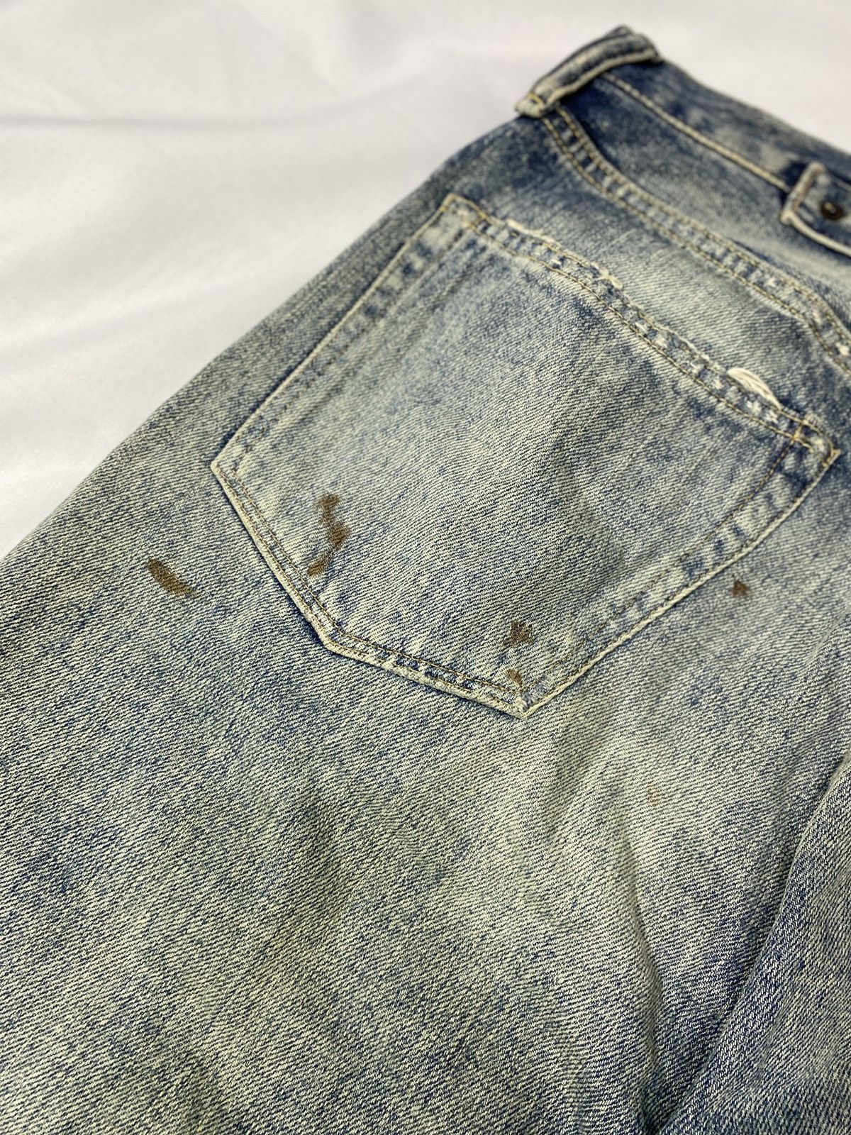 Levi's Vintage Clothing Vintage RNA Buckle Back Thrashed Selvedge Distressed Jeans Size US 33 - 12 Thumbnail