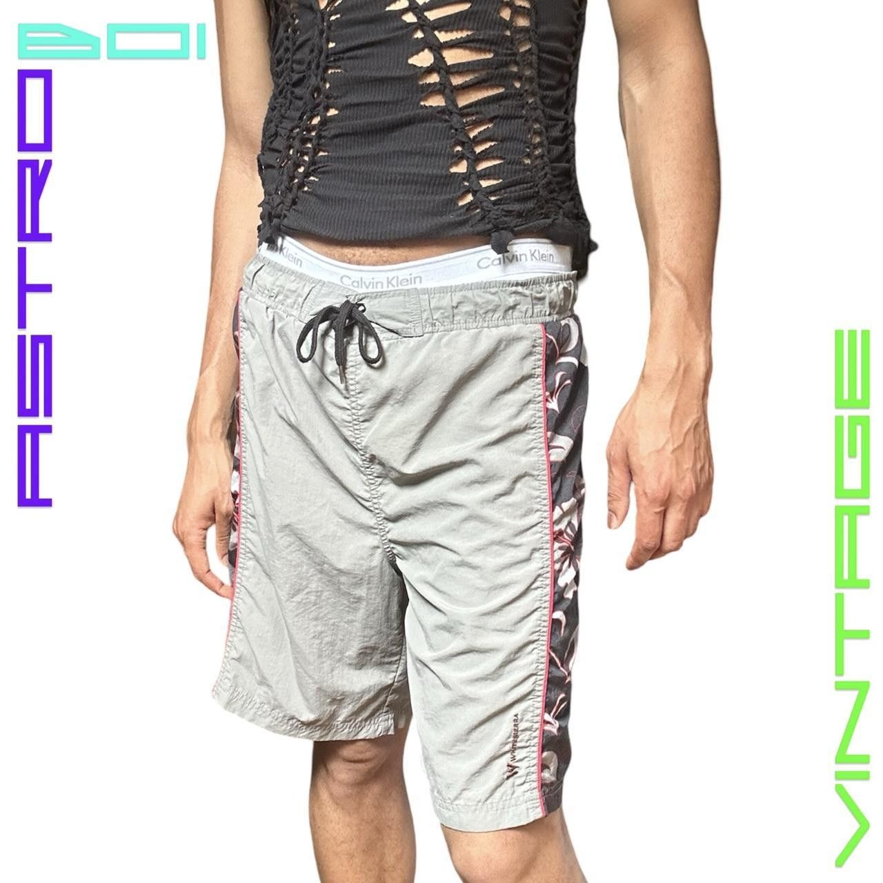 Vintage VINTAGE 90S GRAY HIBISCUS PATTERN SWIM SHORTS _ LARGE Size US 34 / EU 50 - 1 Thumbnail
