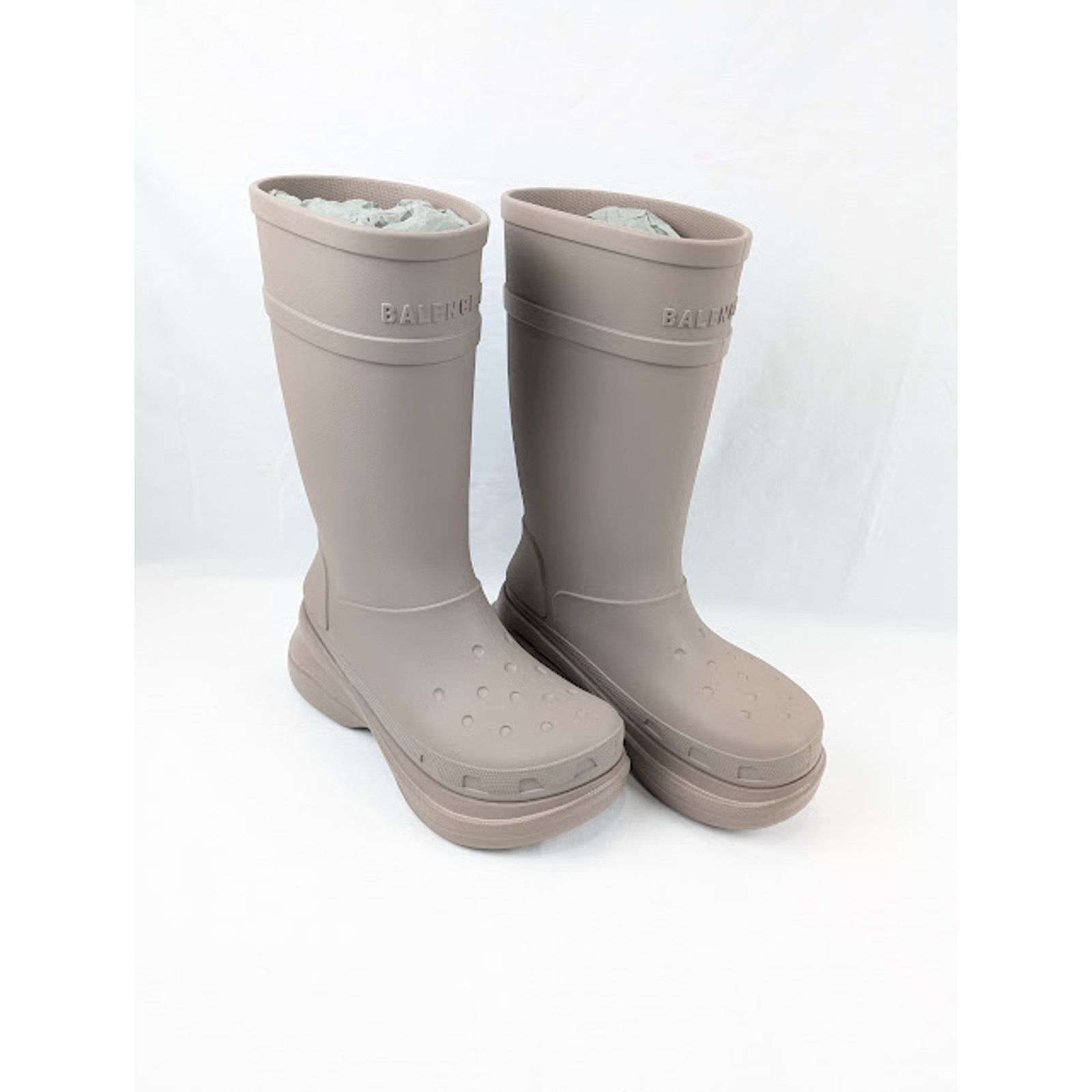 Balenciaga o1rshd1 Crocs Rubber Boots in Beige Size US 9 / EU 42 - 14 Thumbnail