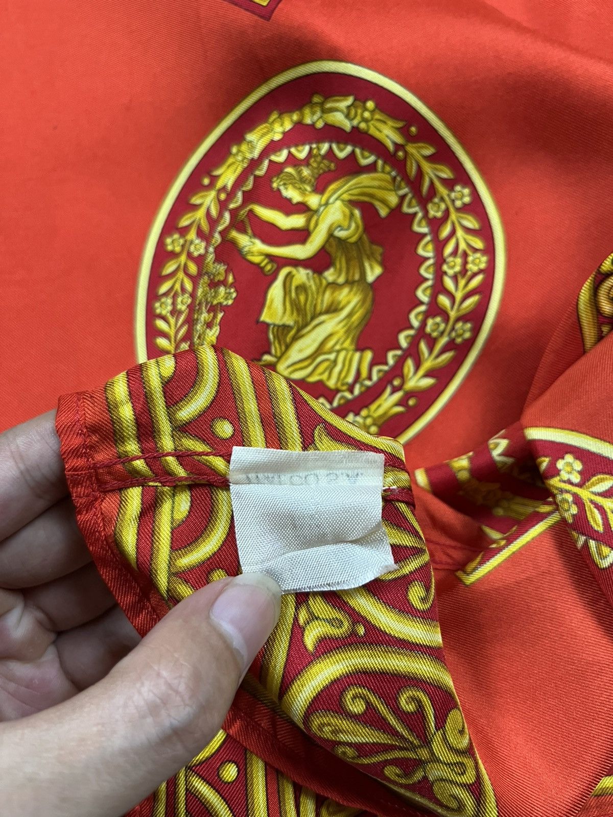 Versace 90s Versace V2 silk Size US L / EU 52-54 / 3 - 12 Thumbnail