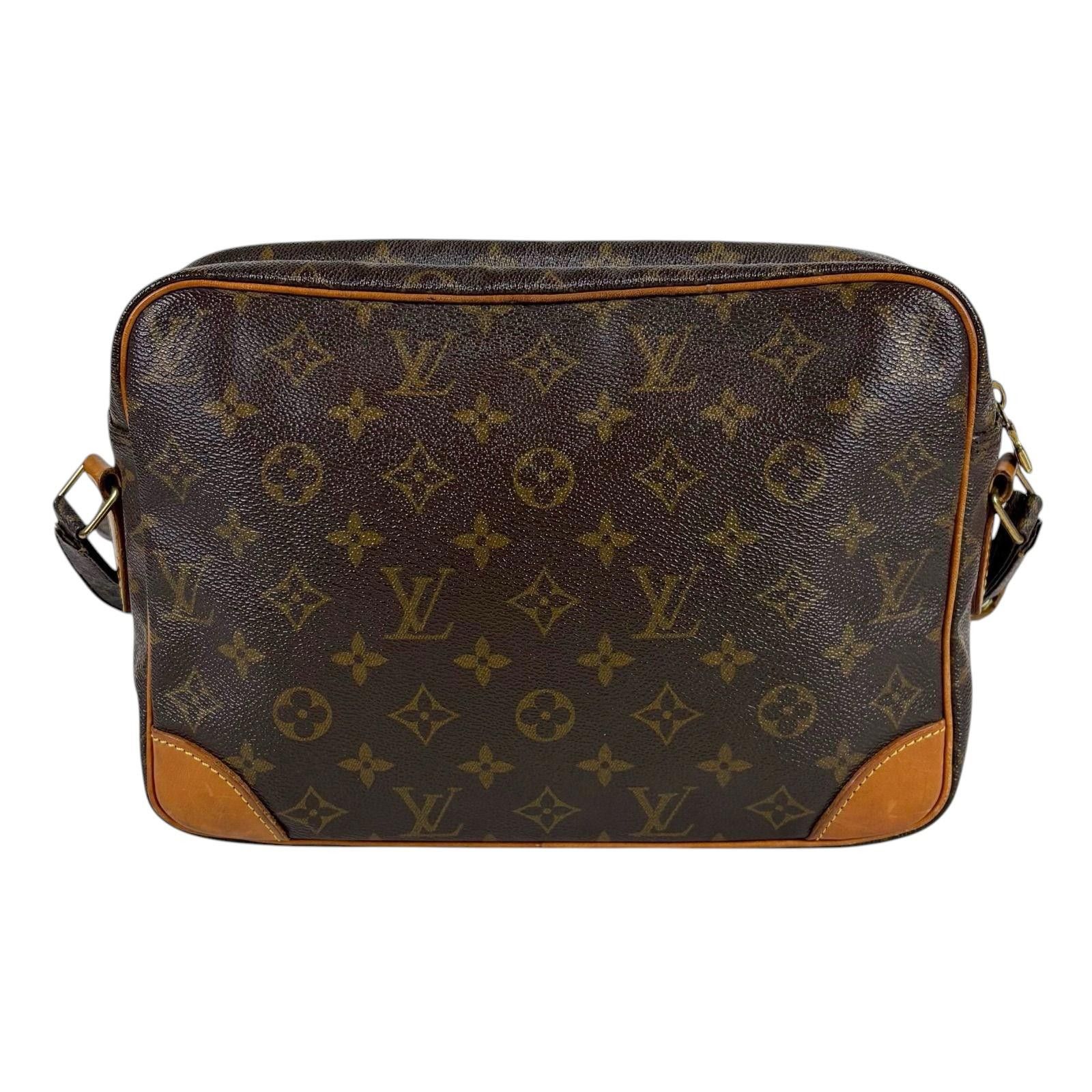 Louis Vuitton Louis Vuitton - Monogram Canvas Crossbody Bag Size ONE SIZE - 3 Thumbnail