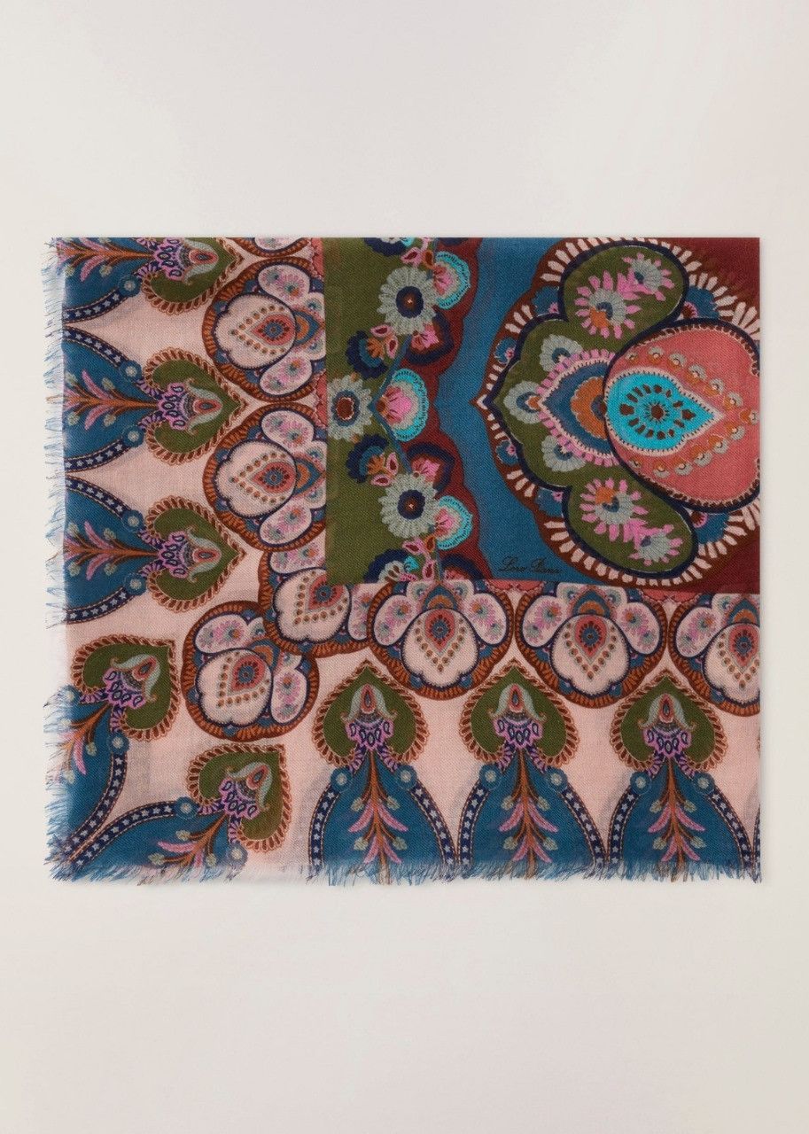 Loro Piana o1srvl11e0624 Size: OS / FAM8827 Panarea Shawl in Print Size ONE SIZE - 3 Thumbnail